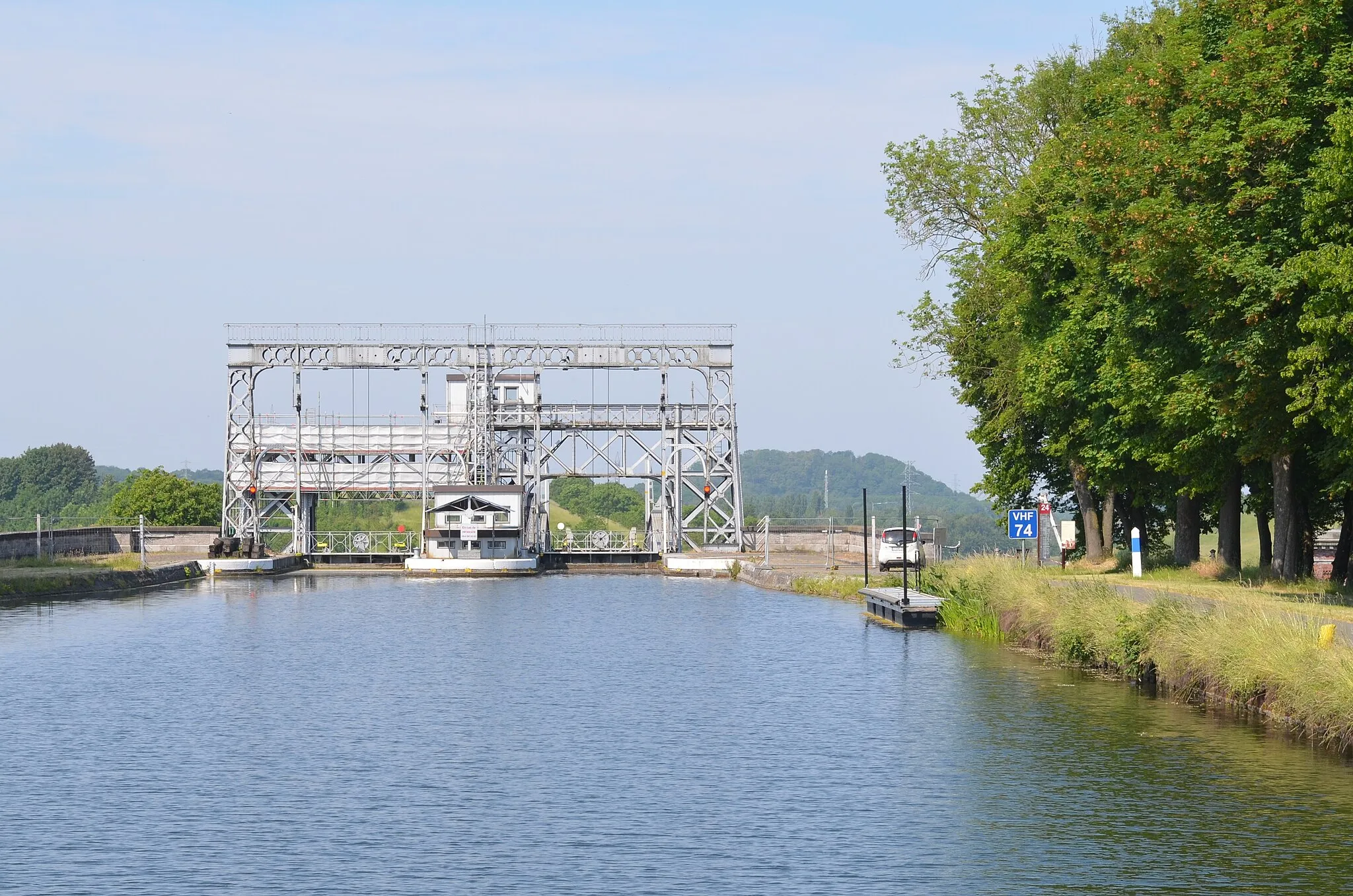 Photo showing: Thieu (Le Rœulx-Belgique) - Ascenseur à bateaux numéro 4 du canal du Centre historique. Descente de 16,93 mètres.