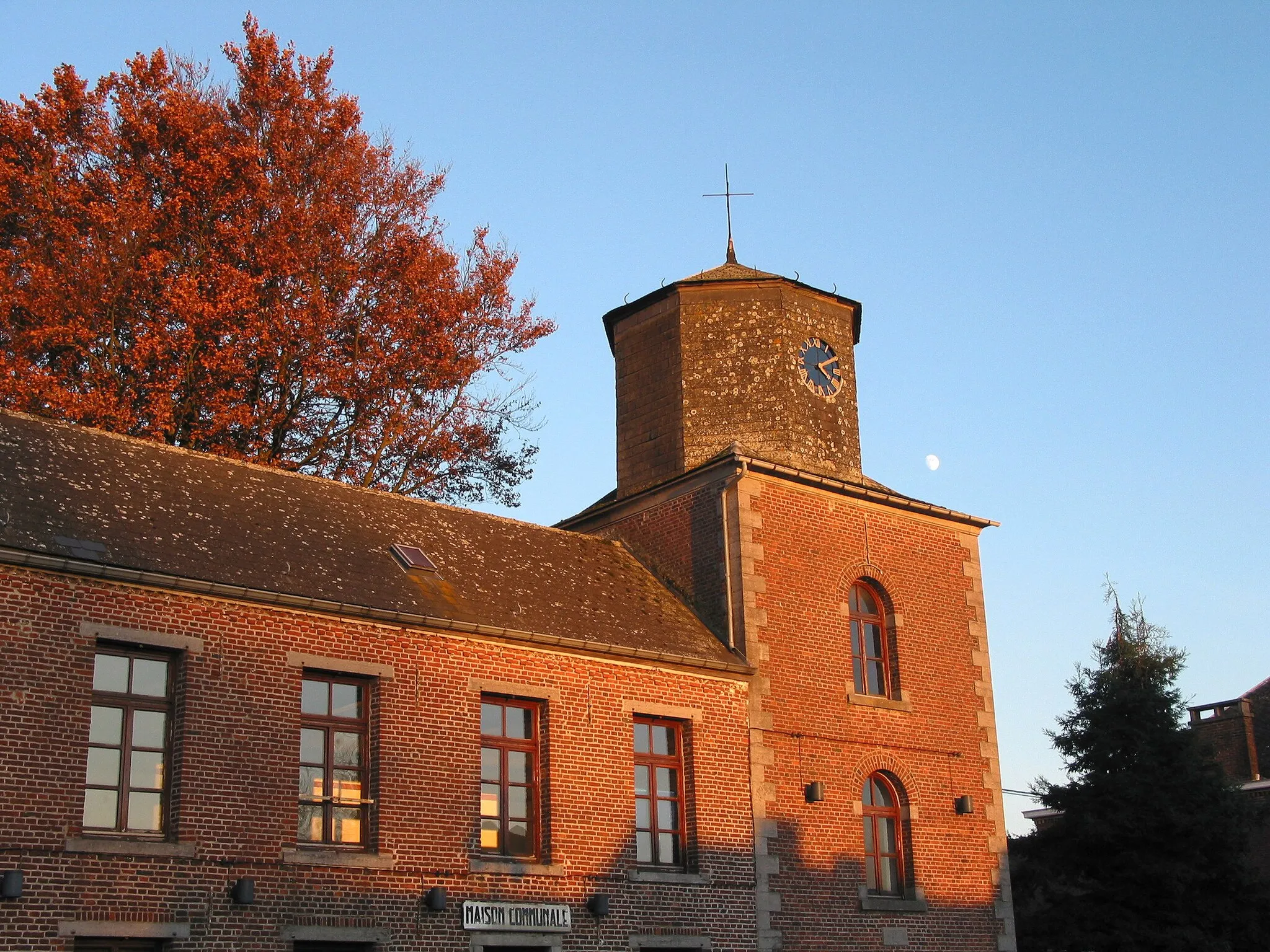 Photo showing: Thieusies (Belgium), the common house.