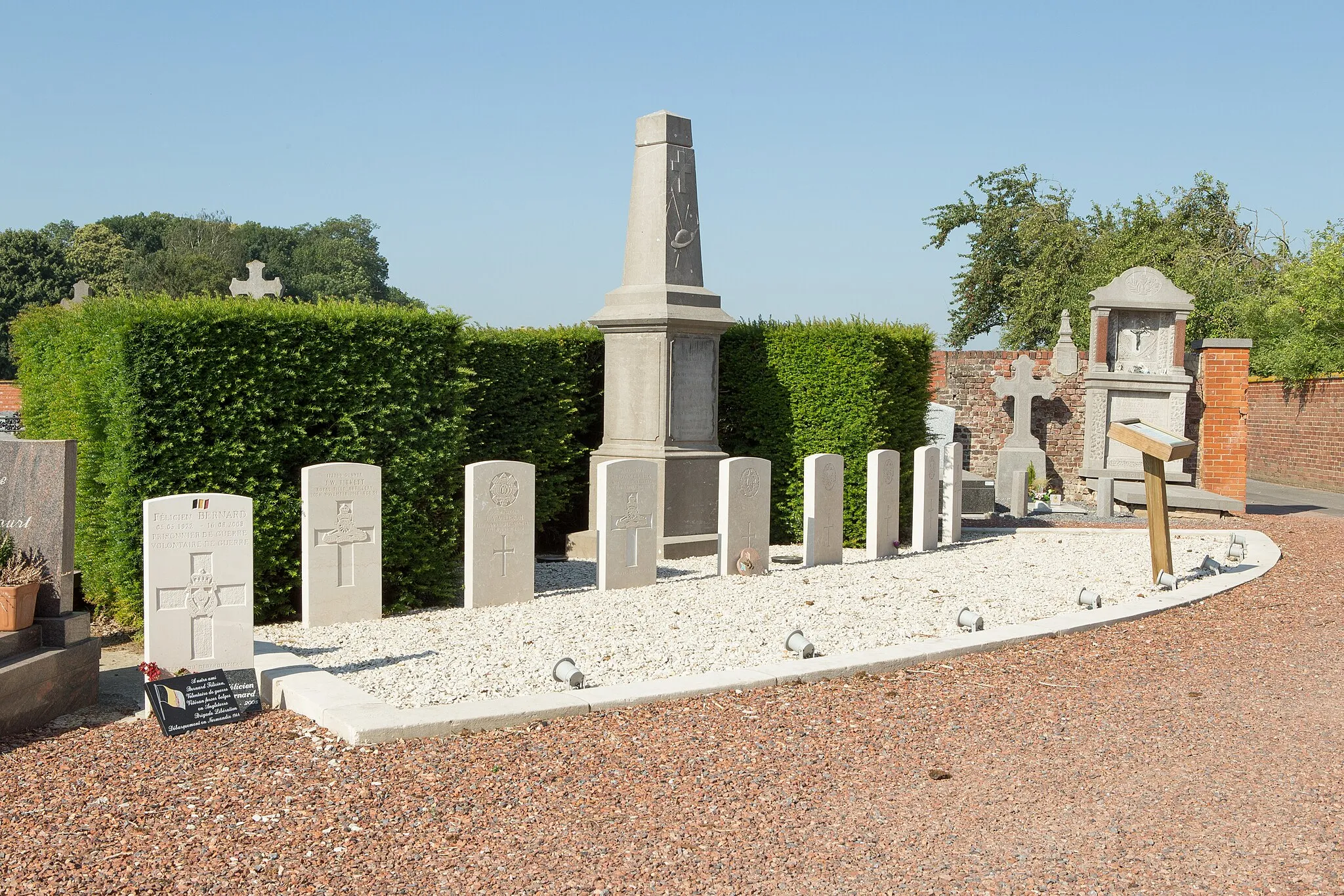 Photo showing: Herchies Communal Cemetery