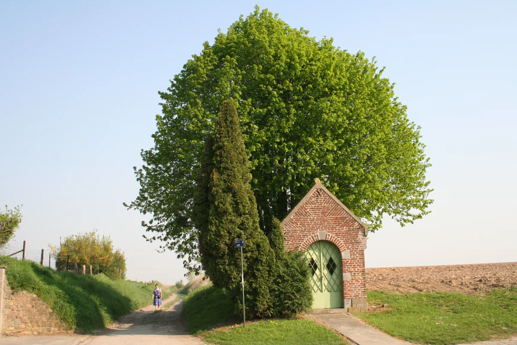 Photo showing: Villers-Saint-Ghislain (Belgium),  the Notre-Dame-du-Saint-Cordon chapel (1870).