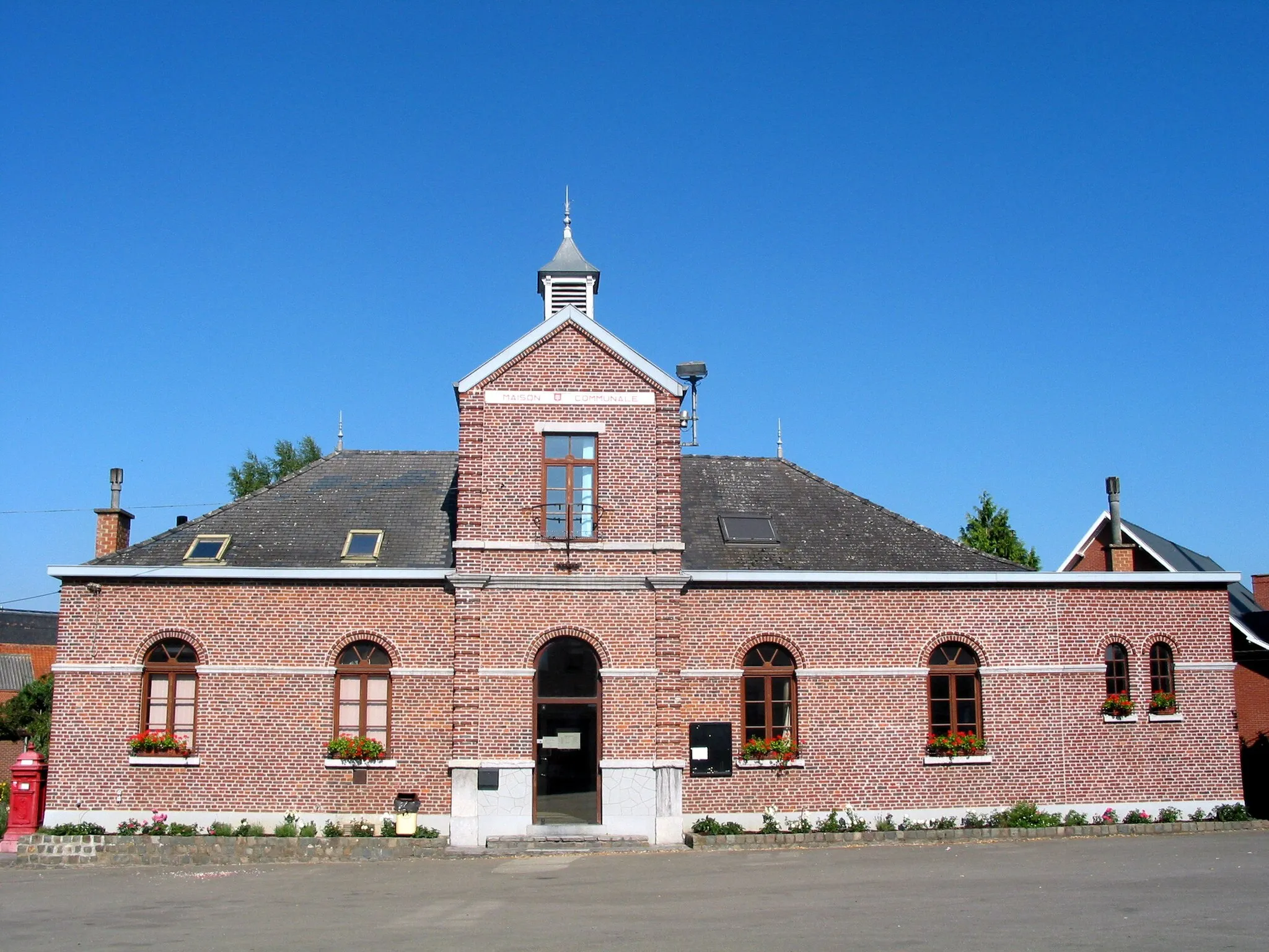 Photo showing: Givry (Quévy) (Belgium), the town hall of the new municipality of Quévy.