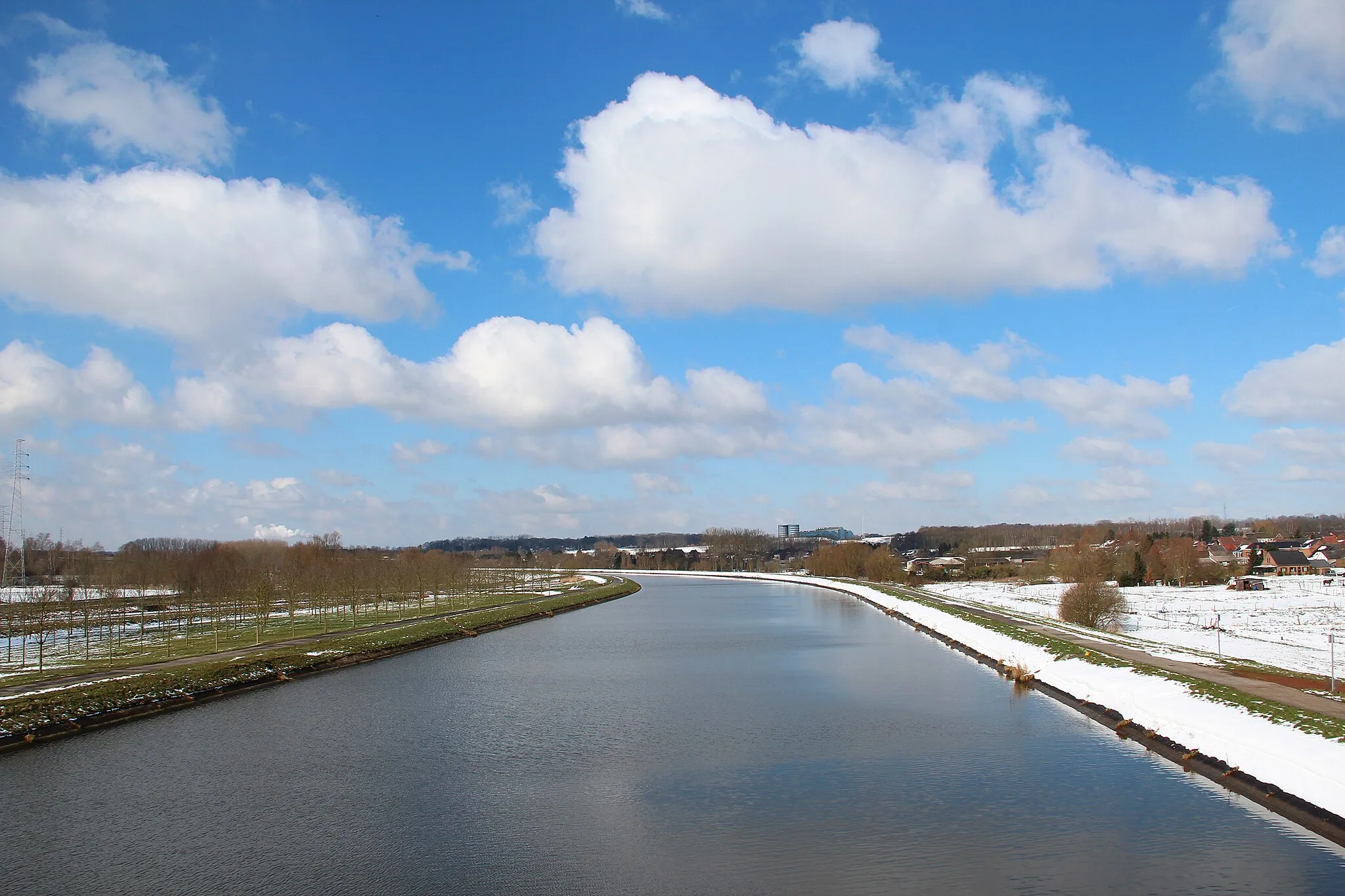 Photo showing: Havré (Belgium), new section of the Canal du Centre downstream of the drawbridge of the chausée du Roeulx.