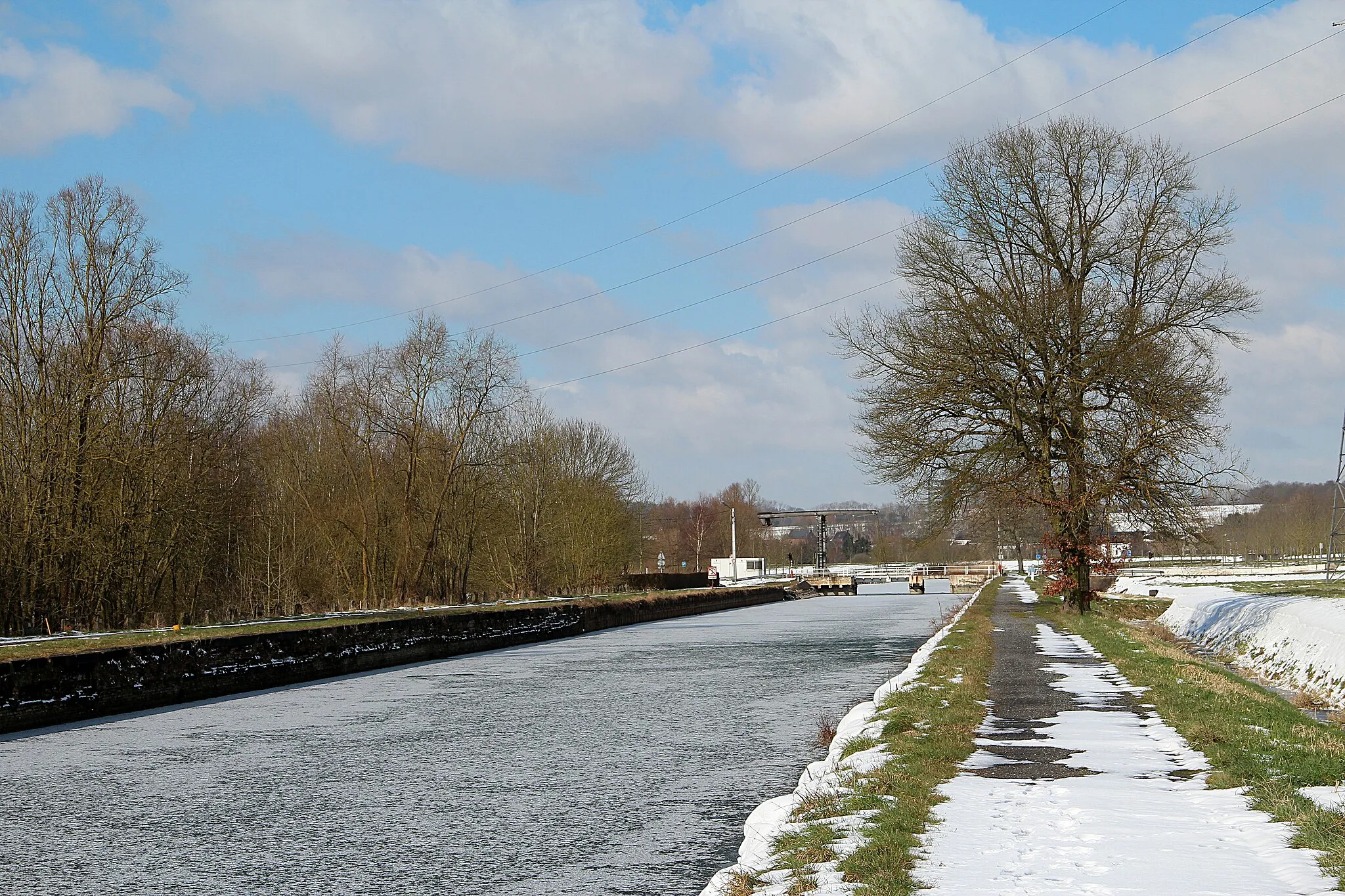 Photo showing: Ville-sur-Haine (Belgium), old section of the Canal du Centre dowstream of the Saint-Jean Bridge.