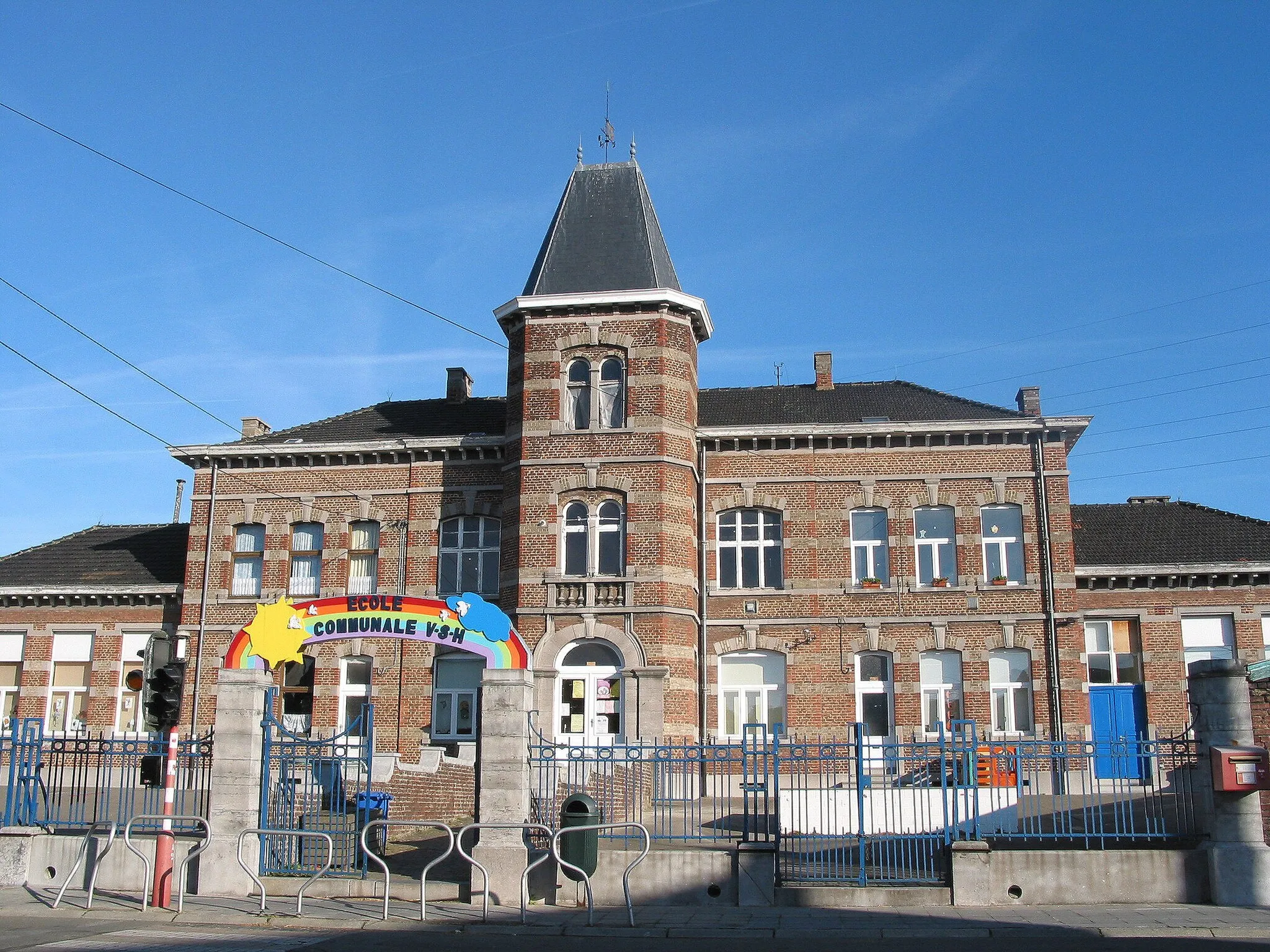 Photo showing: Ville-sur-Haine (Belgium), the local school.