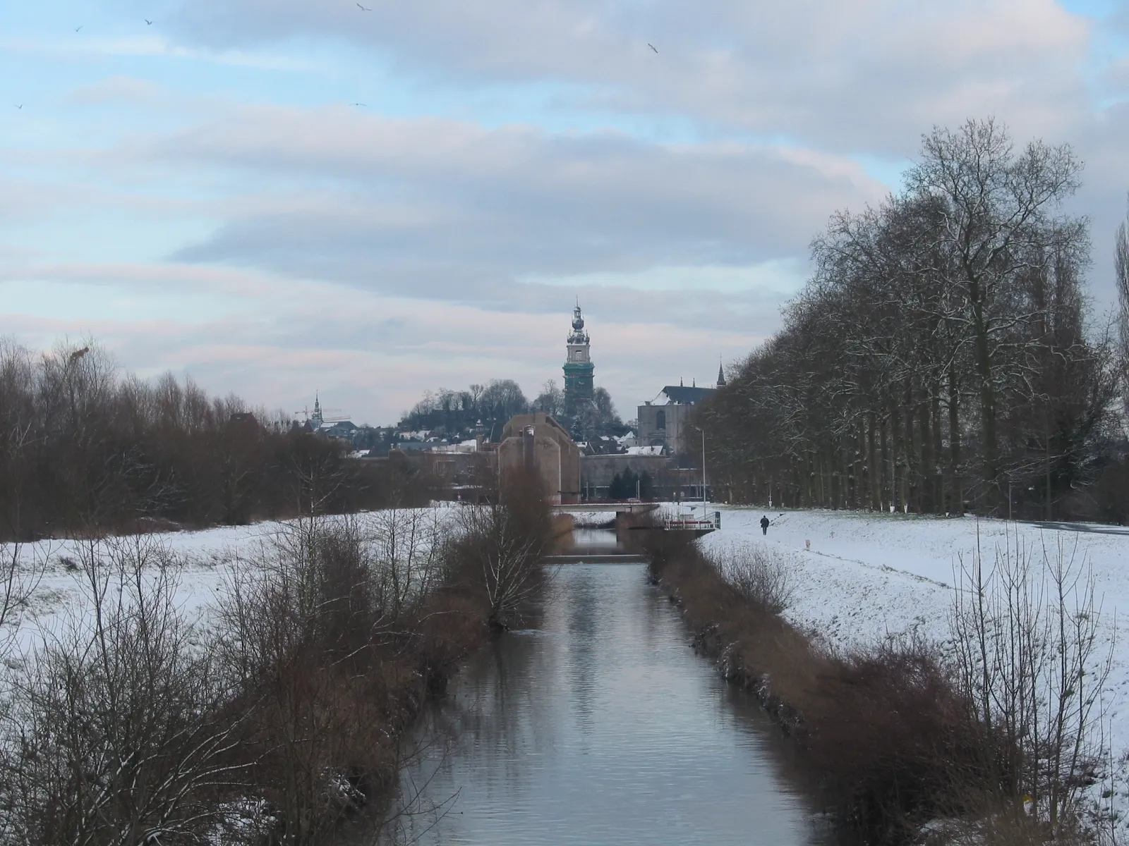 Photo showing: Mons (Belgium), the old city and the Haine river.
