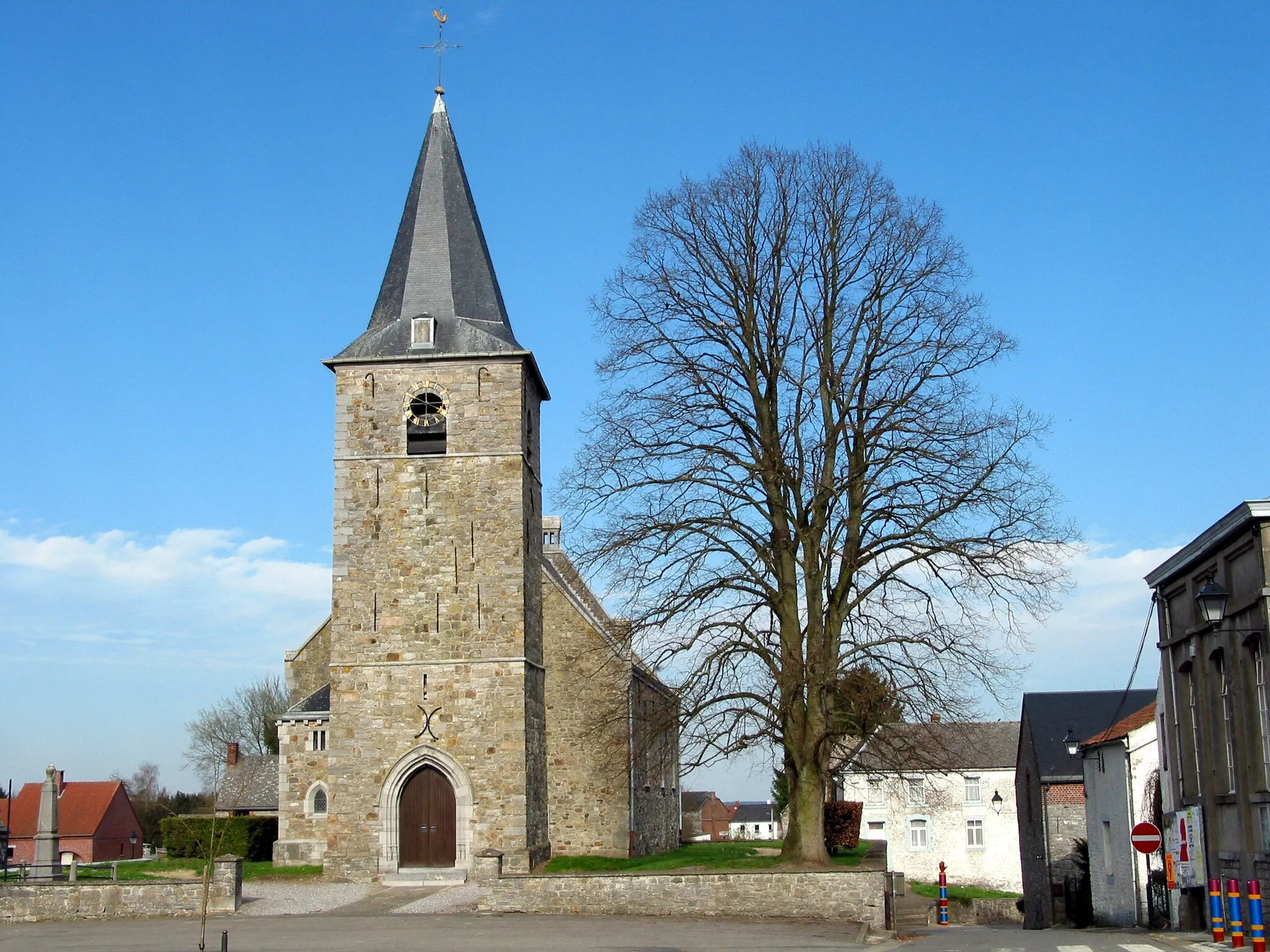 Photo showing: Ragnies, the St. Martin's church (XIIth century).