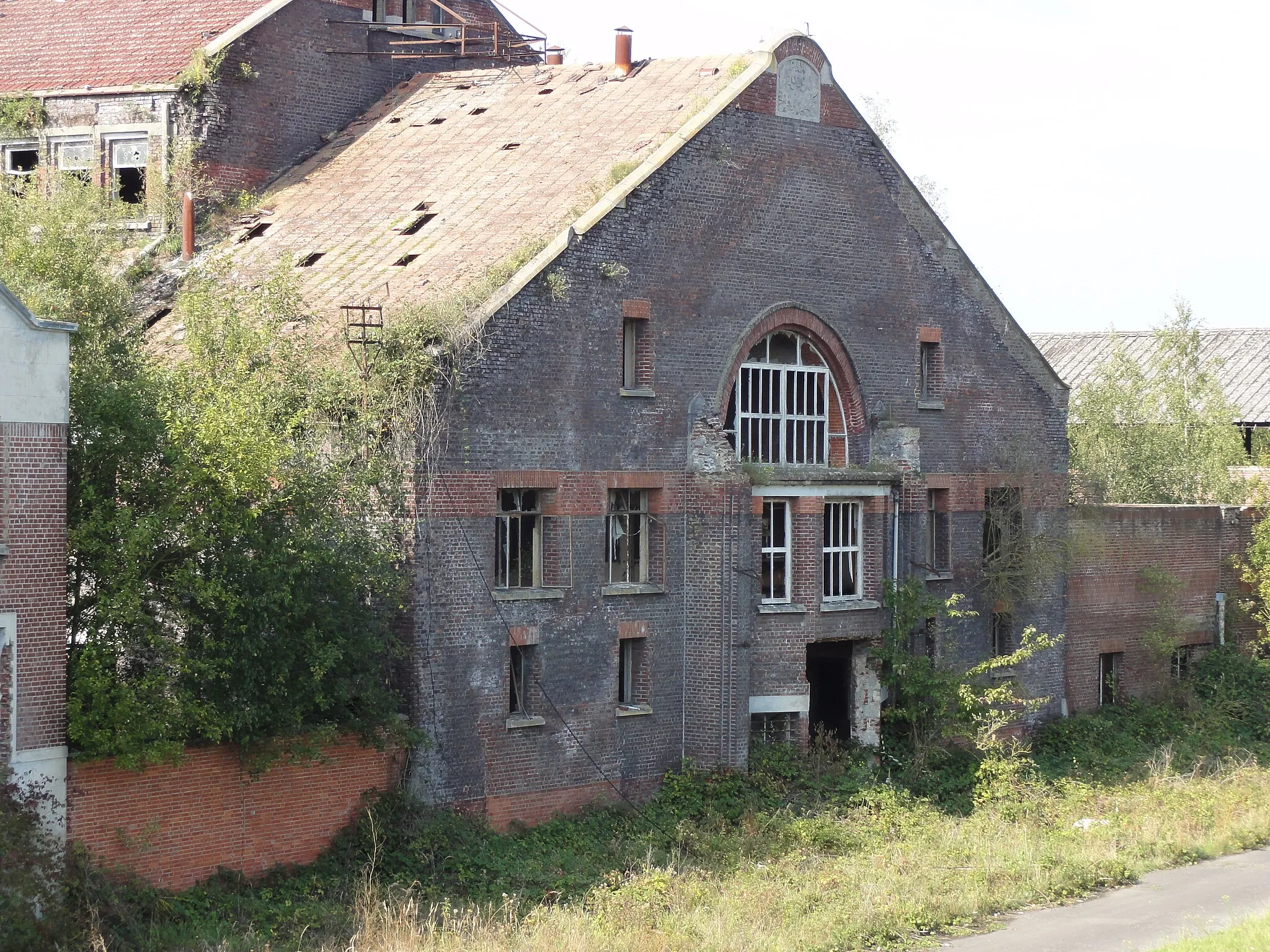 Photo showing: Le Charbonnage des Sartys de la Société Anonyme des Charbonnages d’Hensies-Pommerœul était un charbonnage constitué de deux puits situé à Hensies, Belgique.