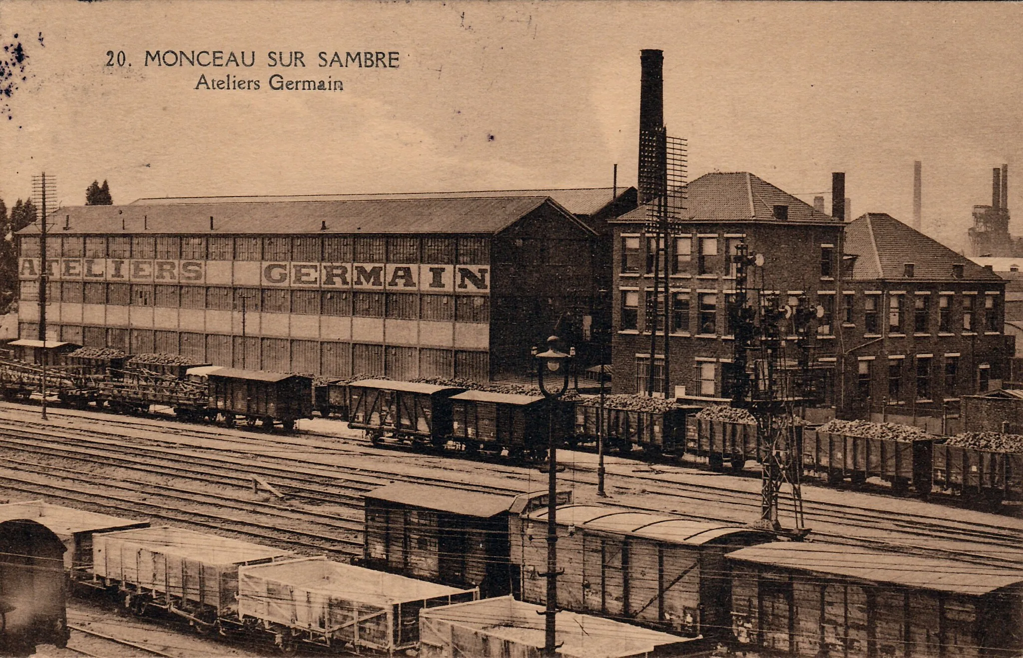 Photo showing: Monceau-sur-Sambre (Charleroi-Belgique) - Les Ateliers Germain. Carte postale expédiée le 18 décembre 1925.