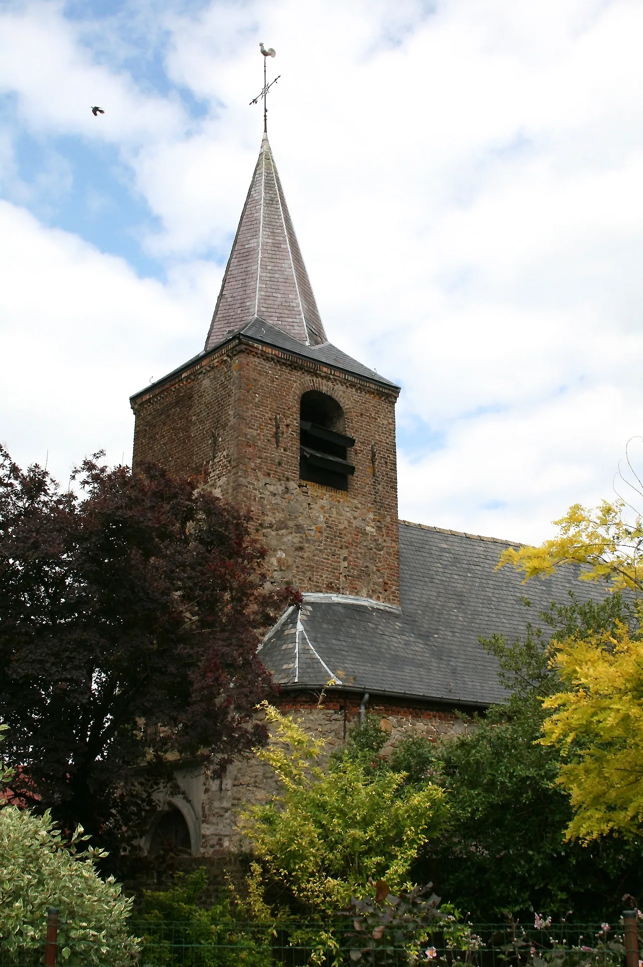 Photo showing: Vellereille-le-Sec (Belgium), the Saint-Amand church (XVth century).