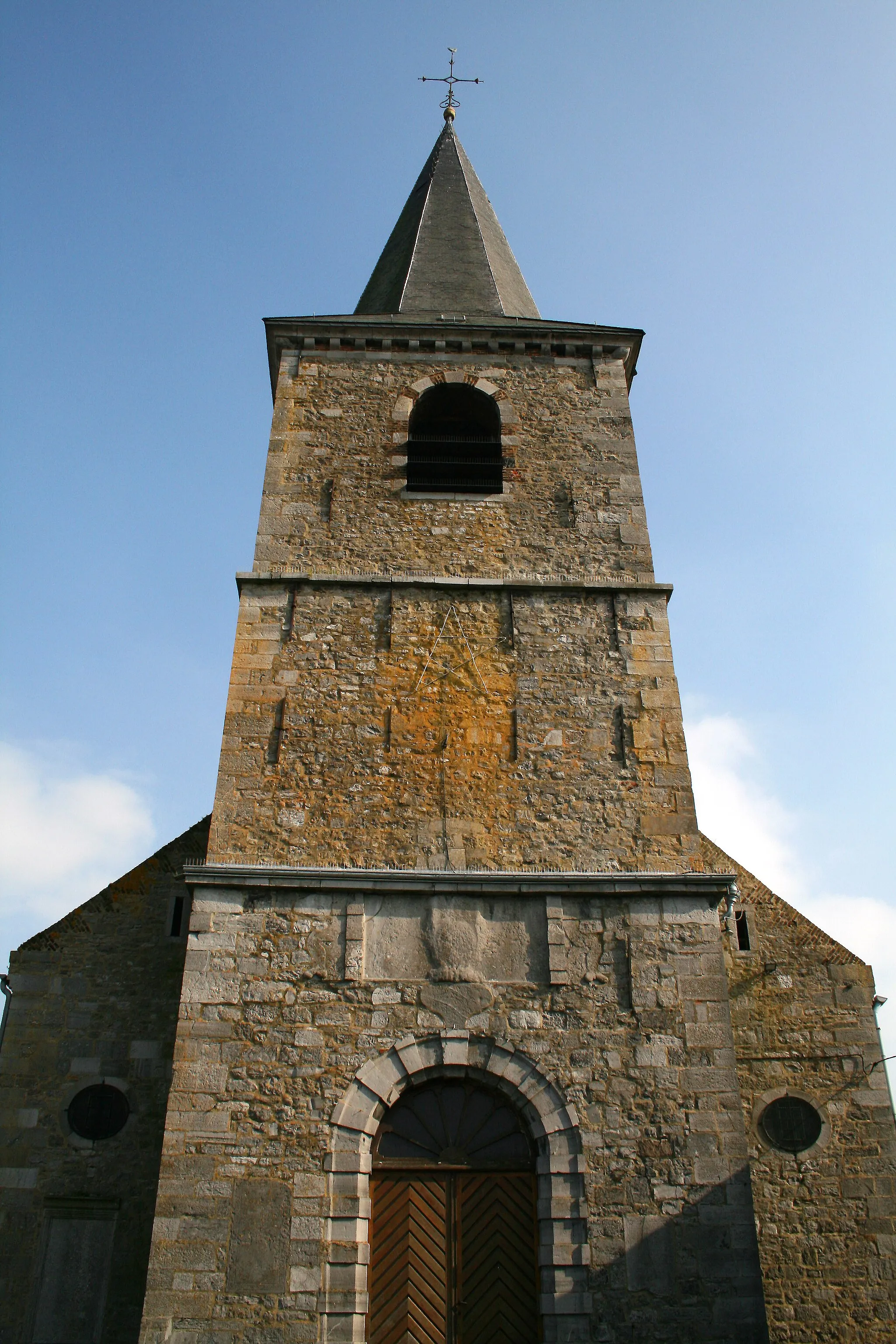 Photo showing: Erquelinnes (Belgium), the Saint George's church (XII/XVIIIth centuries).