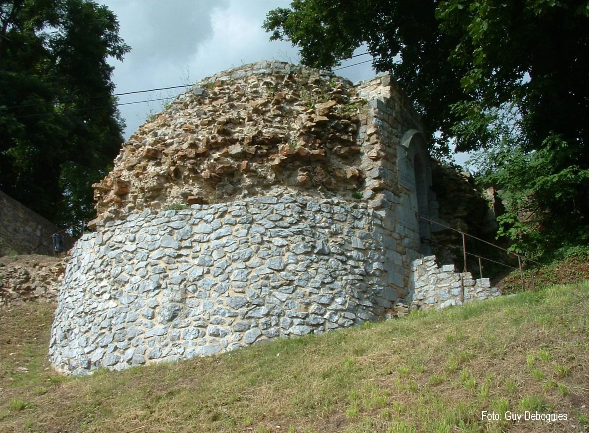 Photo showing: De zgn. Poterne, onderdeel van de middeleeuwse stadsmuren van Beaumont.

07/08/05