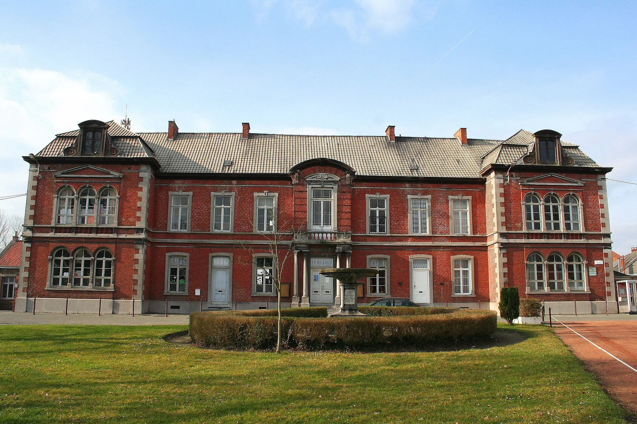 Photo showing: Ville-Pommerœul (Belgium),  place de Ville - The former town hall.