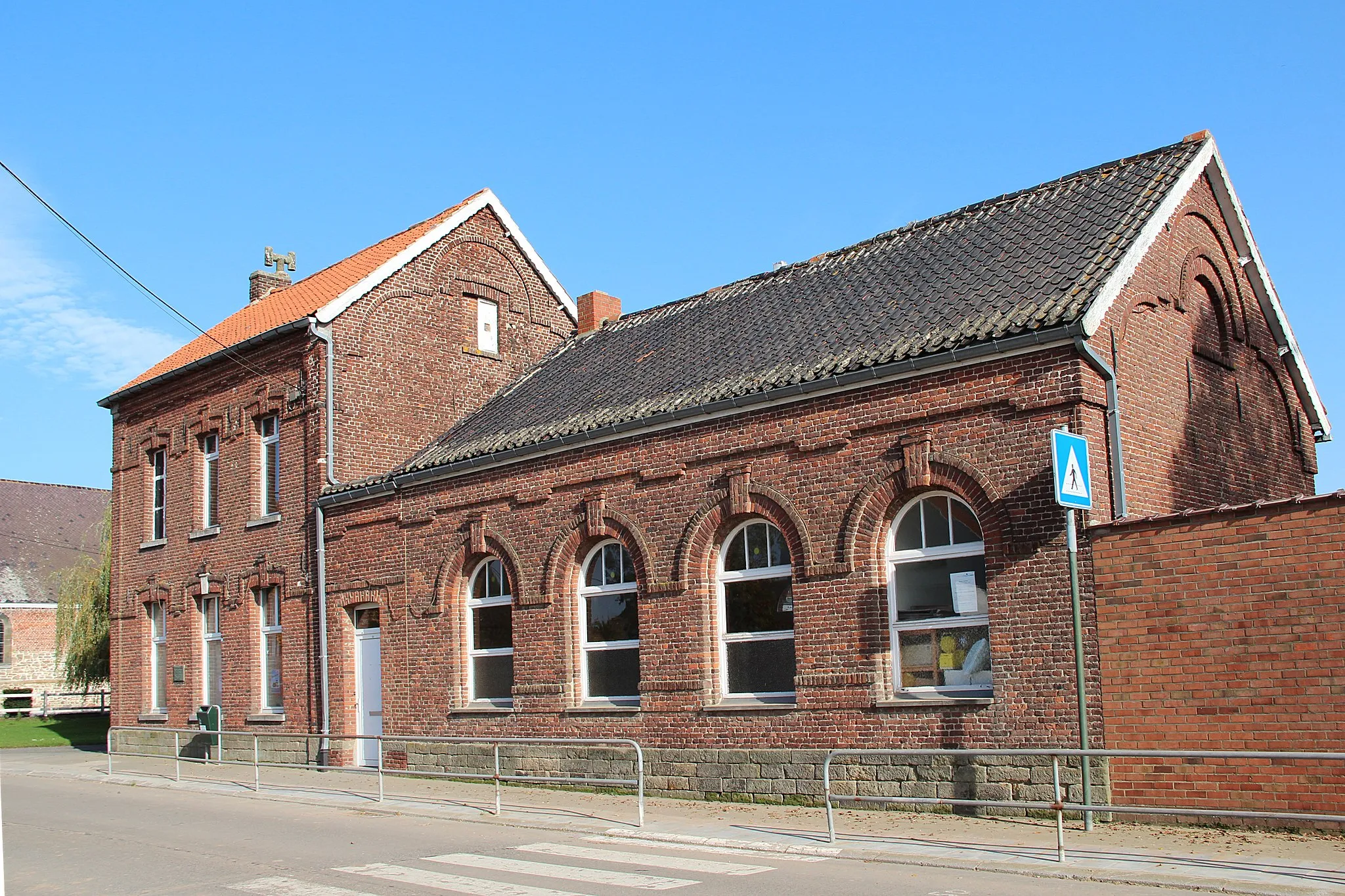 Photo showing: Baugnies (Belgium), the previous elementary school.