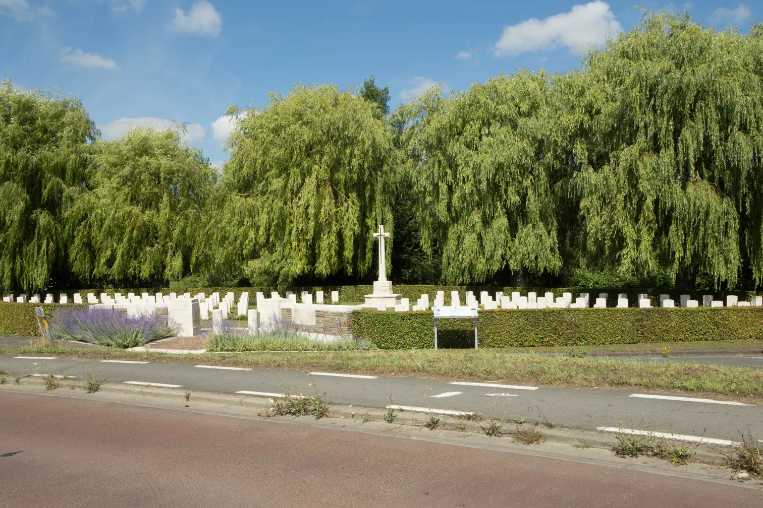 Photo showing: Bruyelle War Cemetery