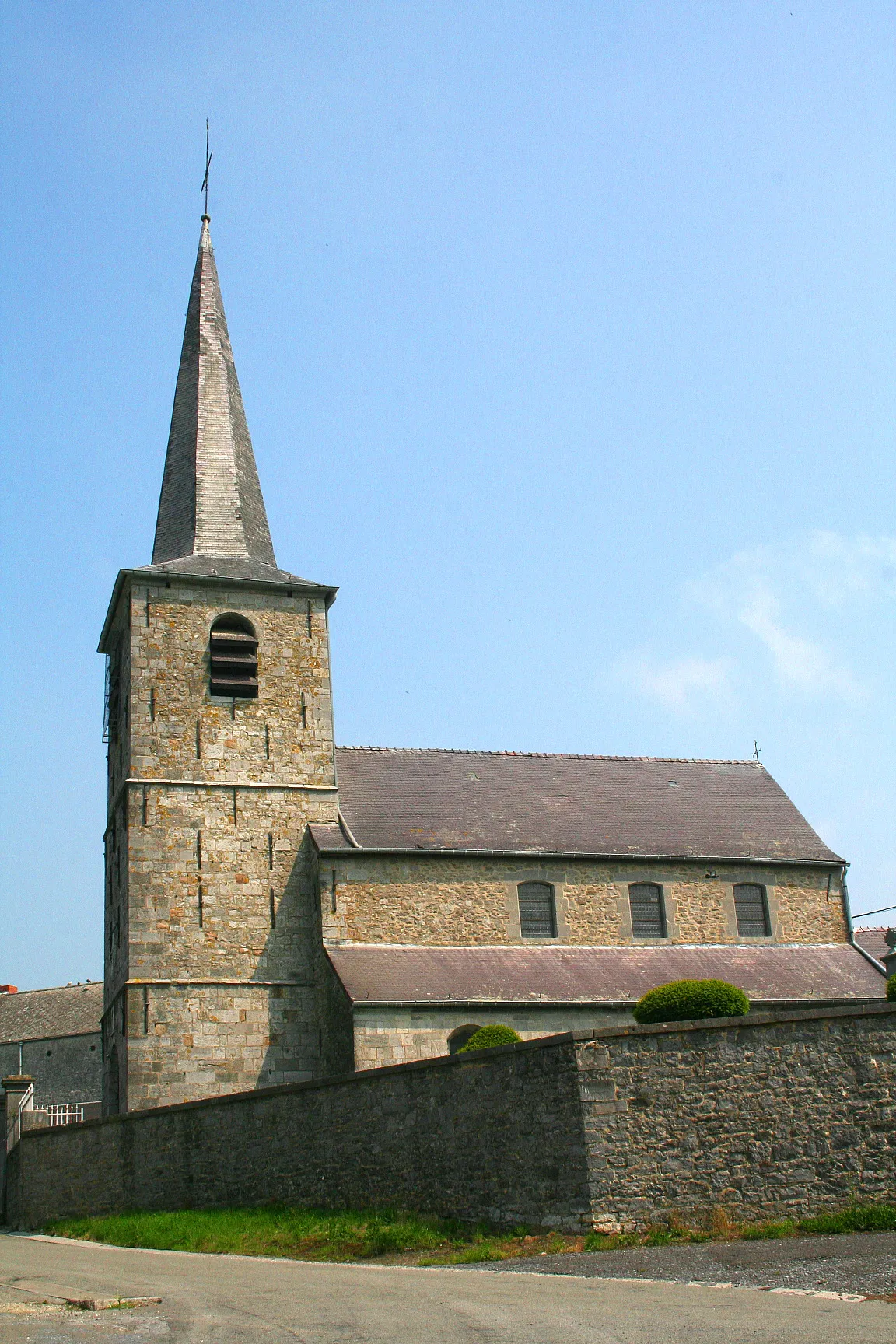 Photo showing: Leugnies (Belgium), the St. Martin church (XIIIth century).