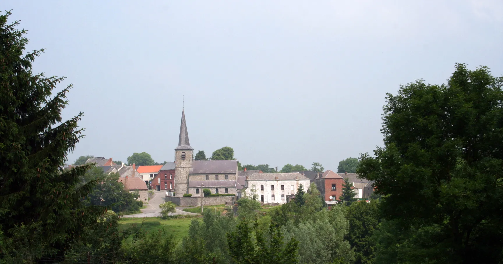Photo showing: Leugnies (Belgium), South-western view of the village.