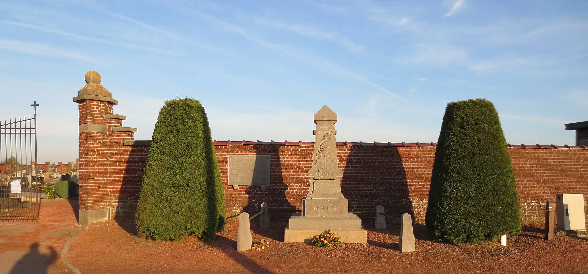 Photo showing: Le monument aux morts de Masnuy-Saint-Jean.