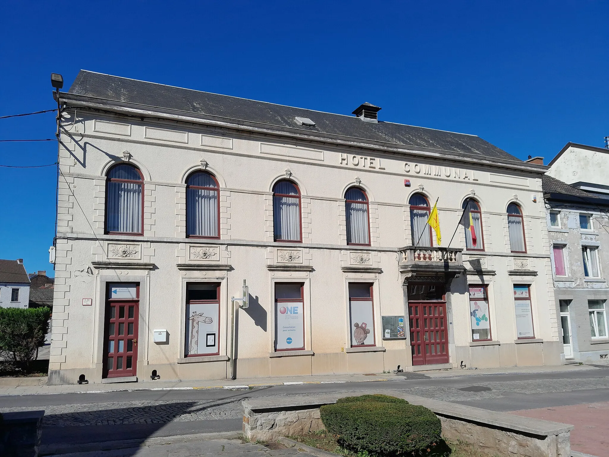 Photo showing: Bouffioulx, ancien hôtel communal