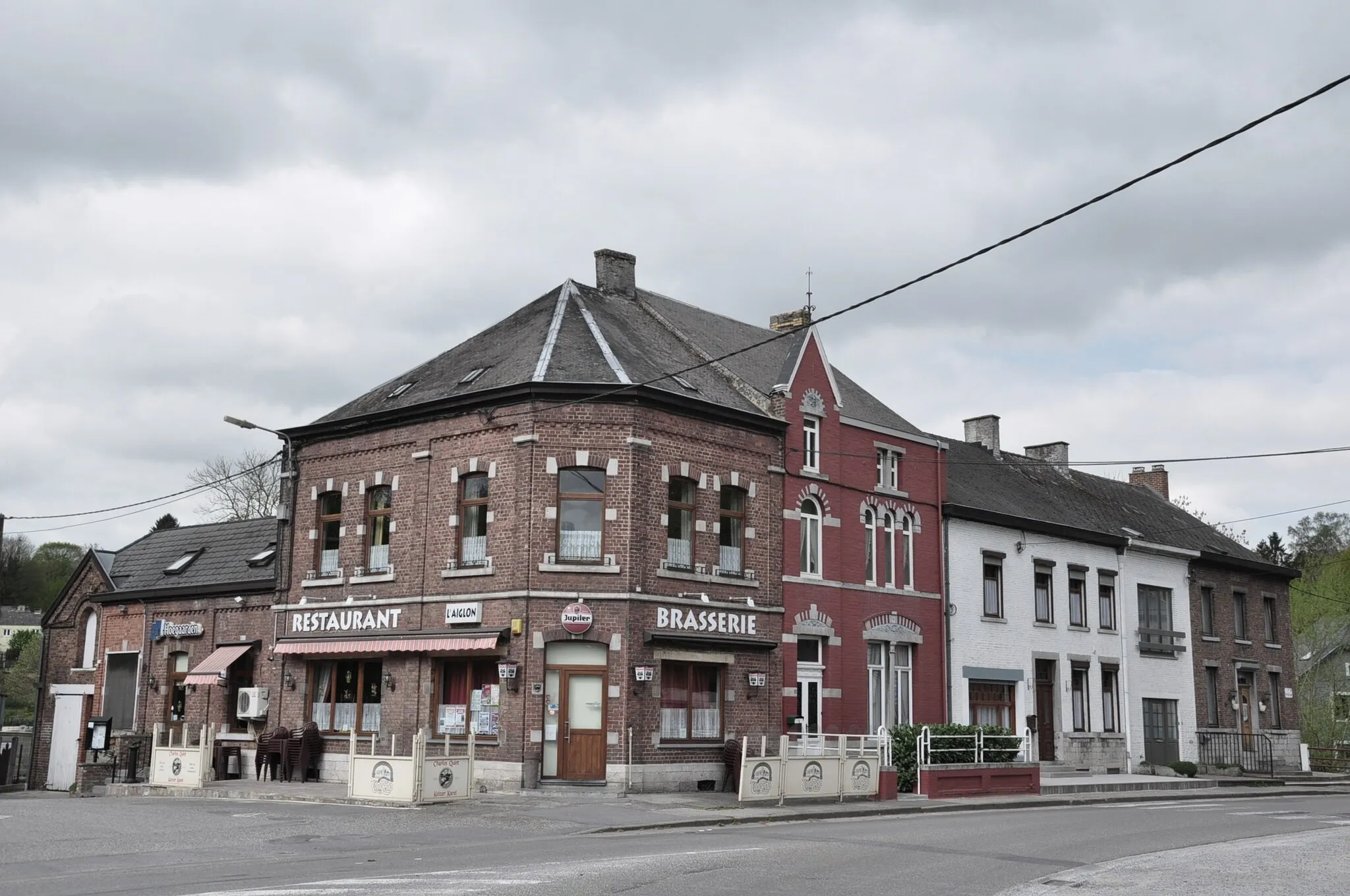 Photo showing: Restaurant L'Aiglon (Young Eagle) on the Rue par delà l'Eau in Silenrieux (municipality Cerfontaine, Namur province, Belgium).