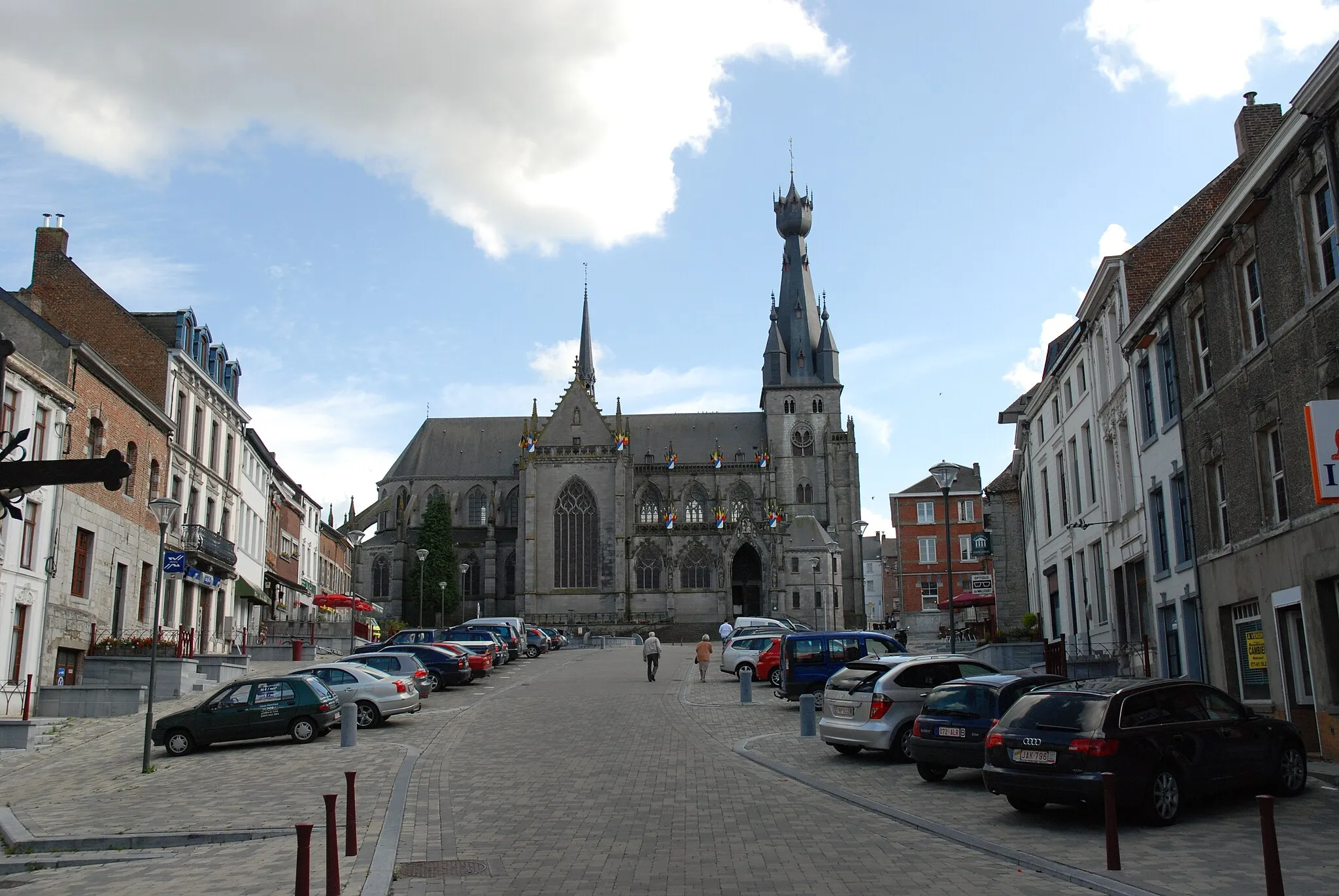 Photo showing: de Sint-Maternusbasiliek van Walcourt, België