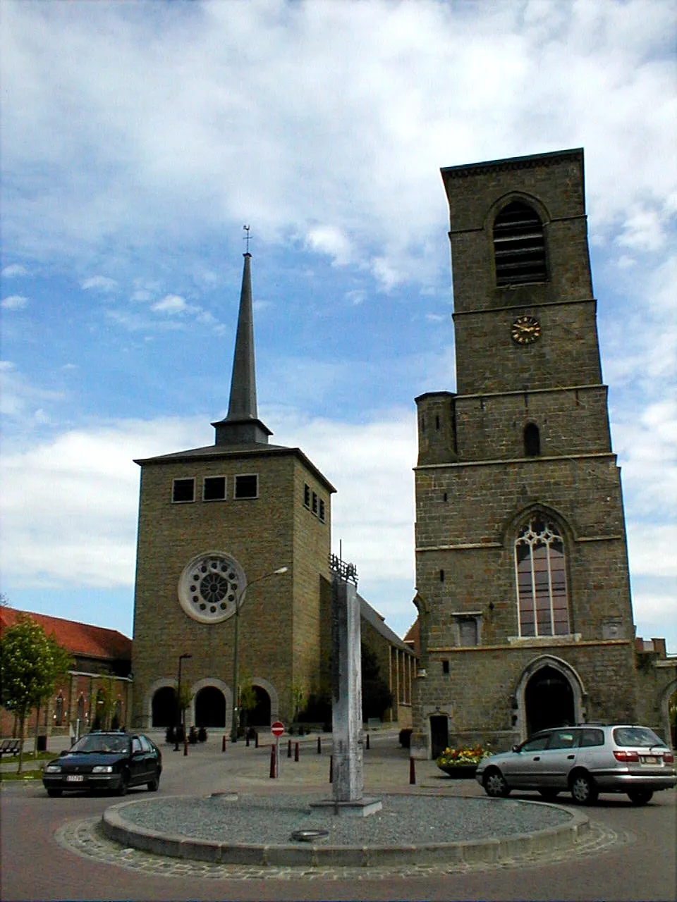 Photo showing: St Ghislain la place