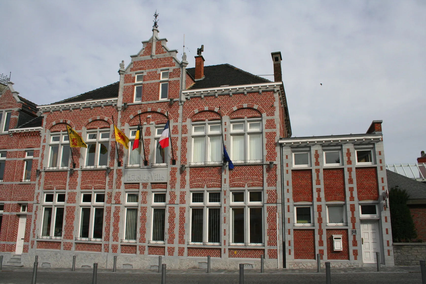 Photo showing: Soignies(Belgium), Place Verte 32. –  The town hall.