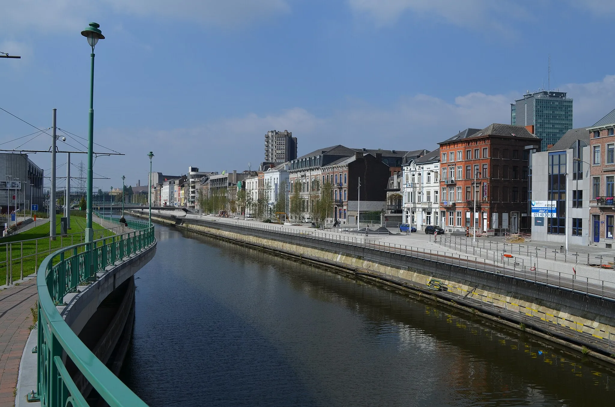 Photo showing: Charleroi (Belgique) - quai de Brabant et la Sambre.