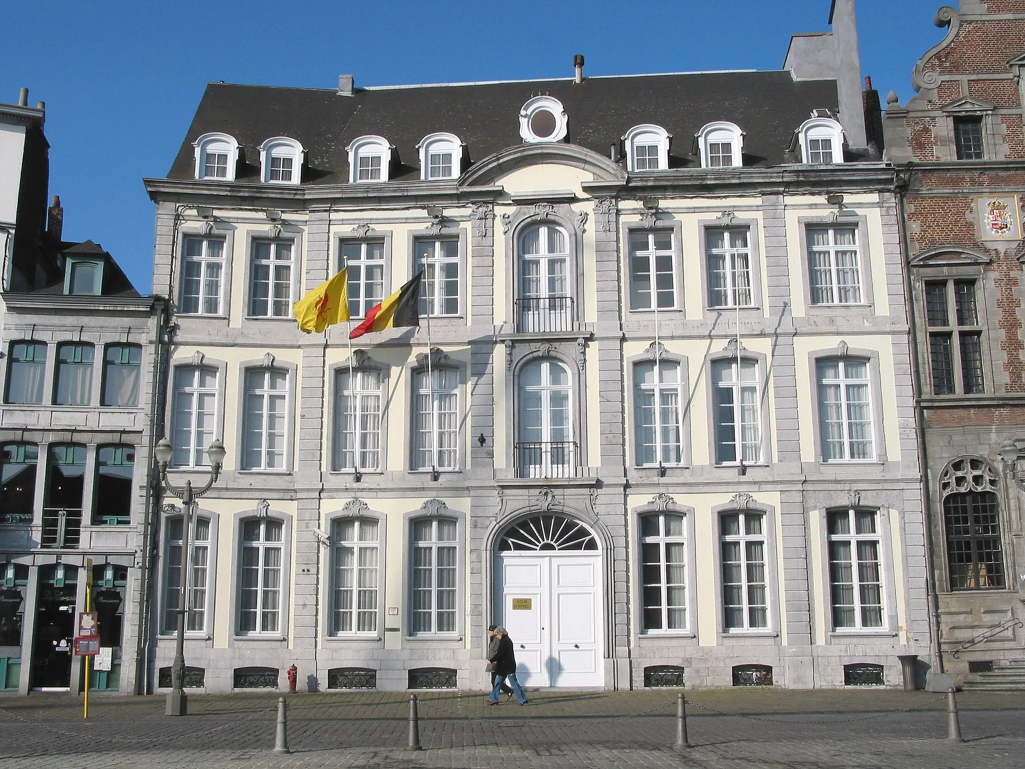 Photo showing: Mons (Belgium), Grand-Place - the old building called « Hôtel de la Couronne » (XVIIIth century).