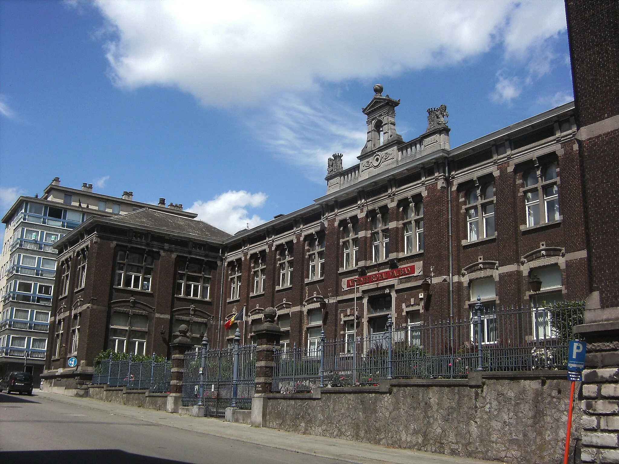 Photo showing: Charleroi (Belgique) - Athénée royal Vauban - rue Émile Tumelaire