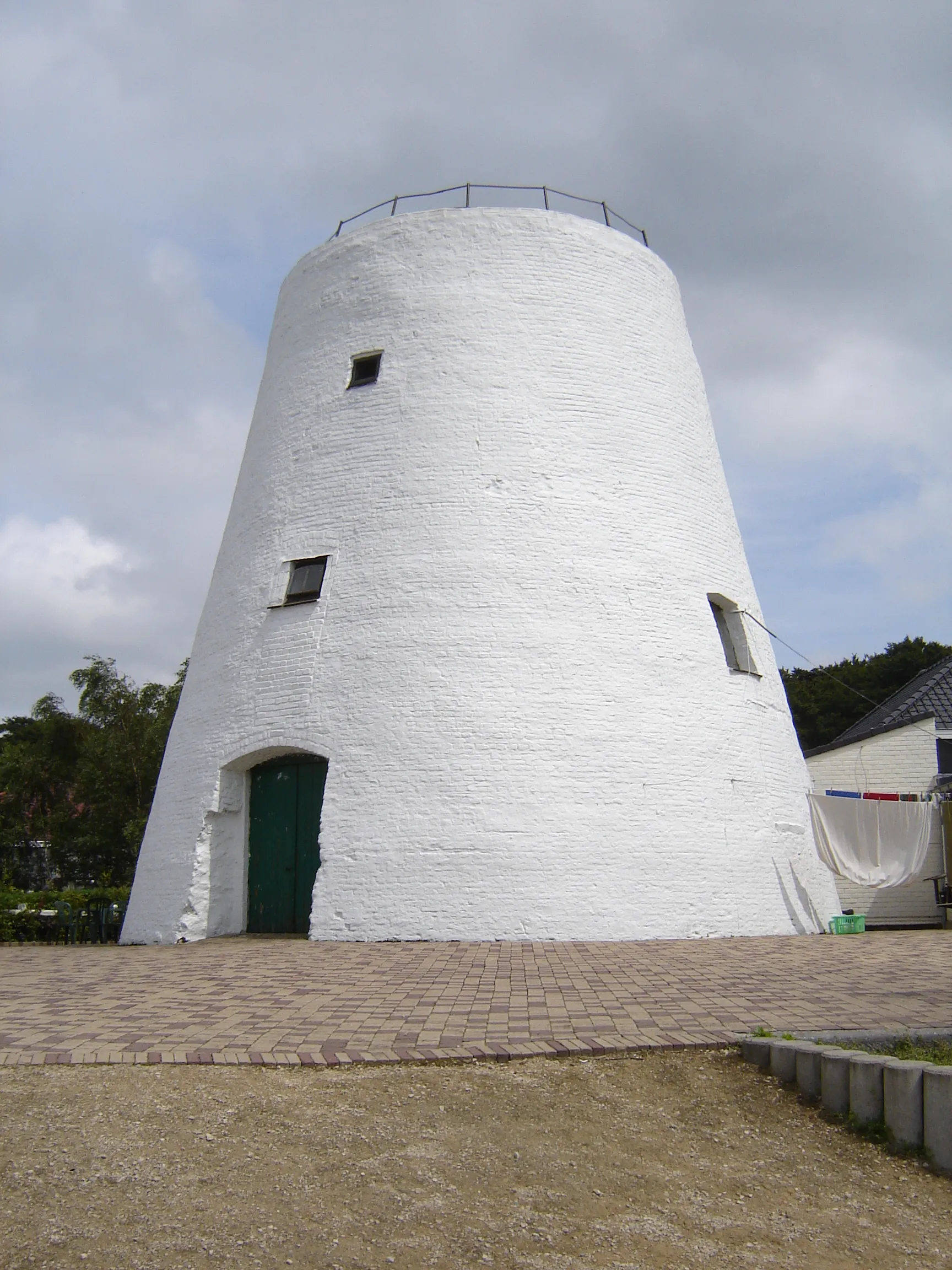 Photo showing: "Hotondmolen" windmill on the Hotondberg (Hotond hill) in Zulzeke, Kluisbergen, East Flanders, Belgium.