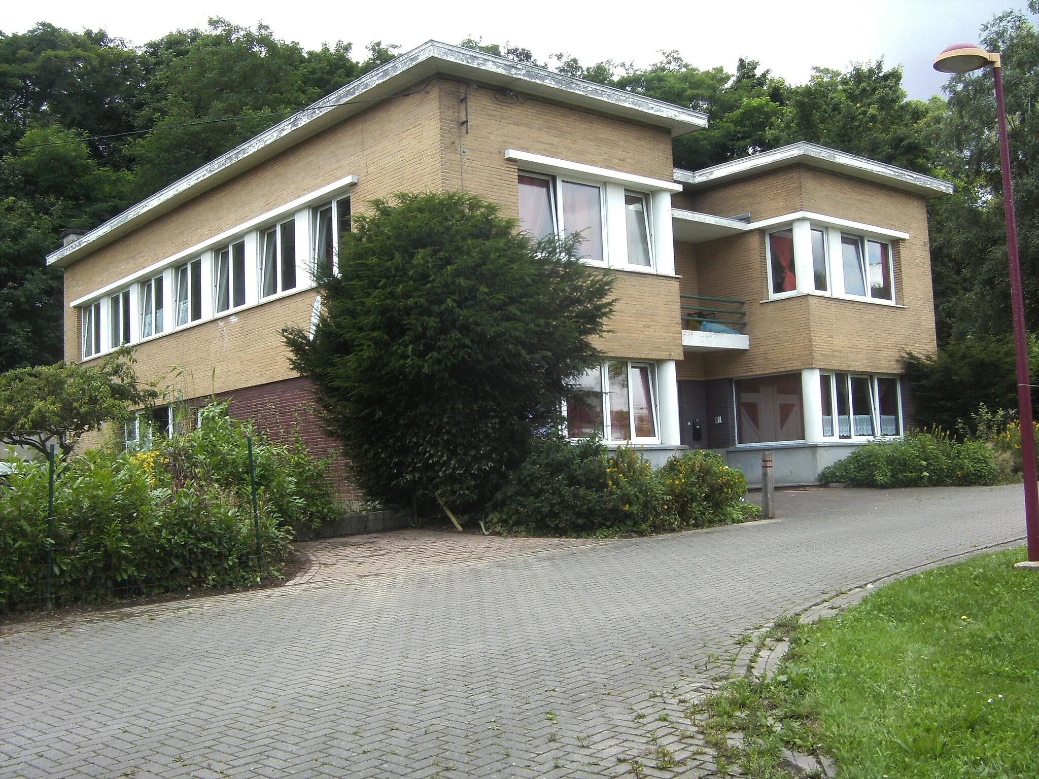 Photo showing: Marcinelle (Charleroi-Belgique) - avenue Mascaux - Cité de l'Enfance - pavillon - architecte Marcel Leborgne - 1938.