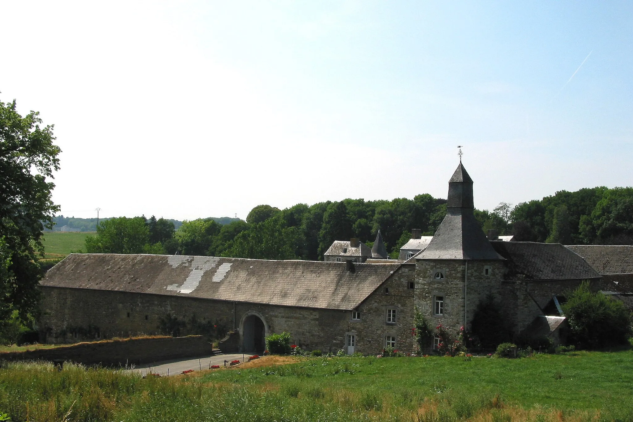 Photo showing: Anthisnes, the "de la Chapelle" castle-farm  (XV/XVIIth centuries).