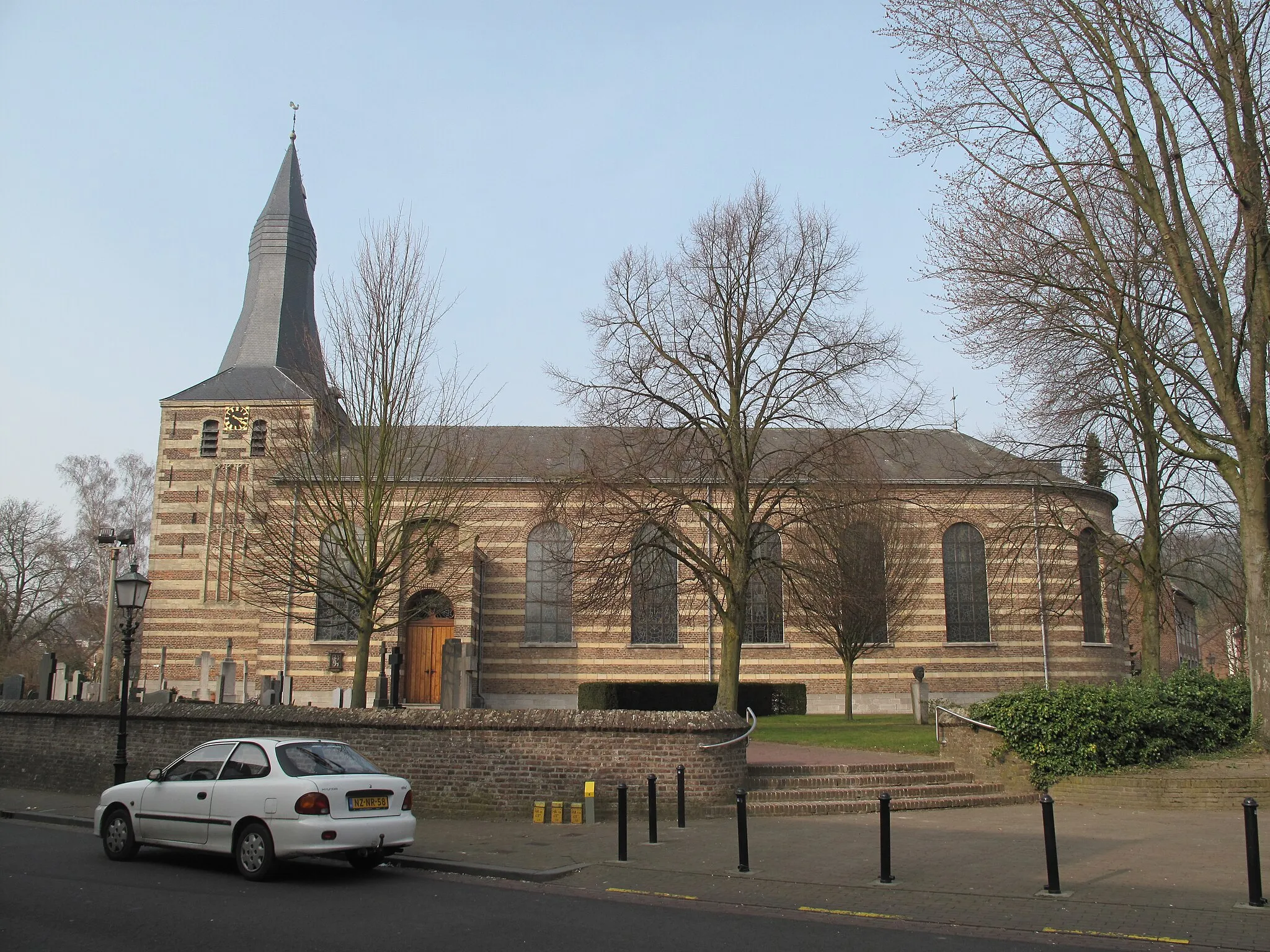 Photo showing: Oirsbeek, church