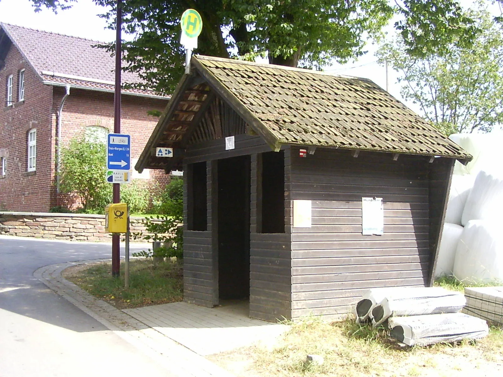 Photo showing: Bus stop Hemmeres