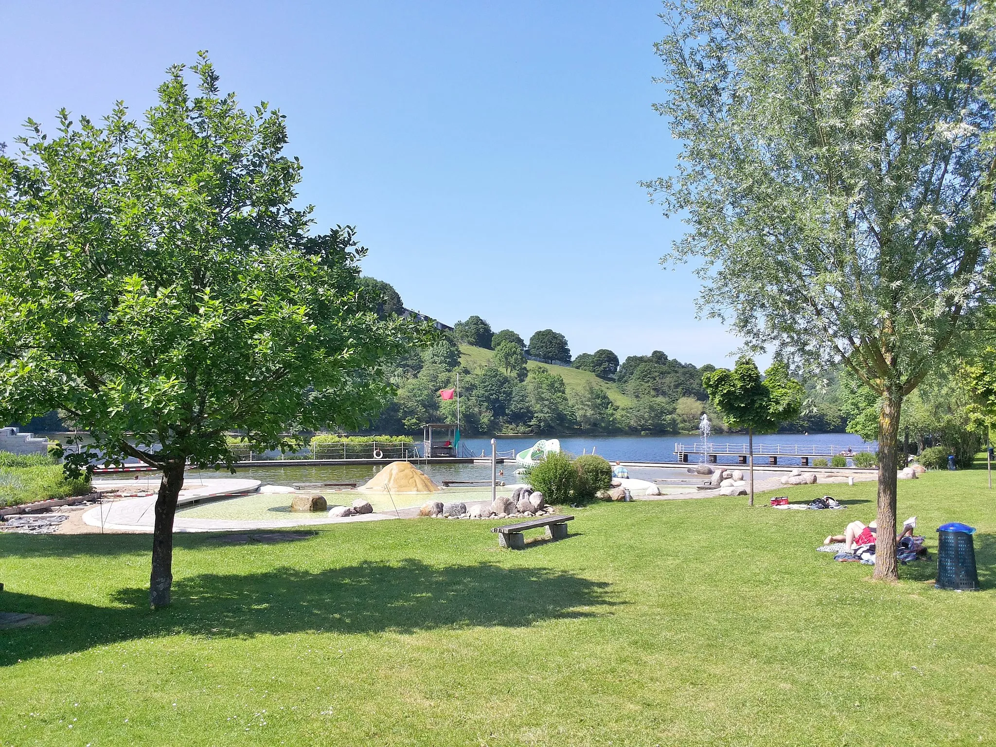 Photo showing: Naturfreibad im Obersee bei Einruhr 2017