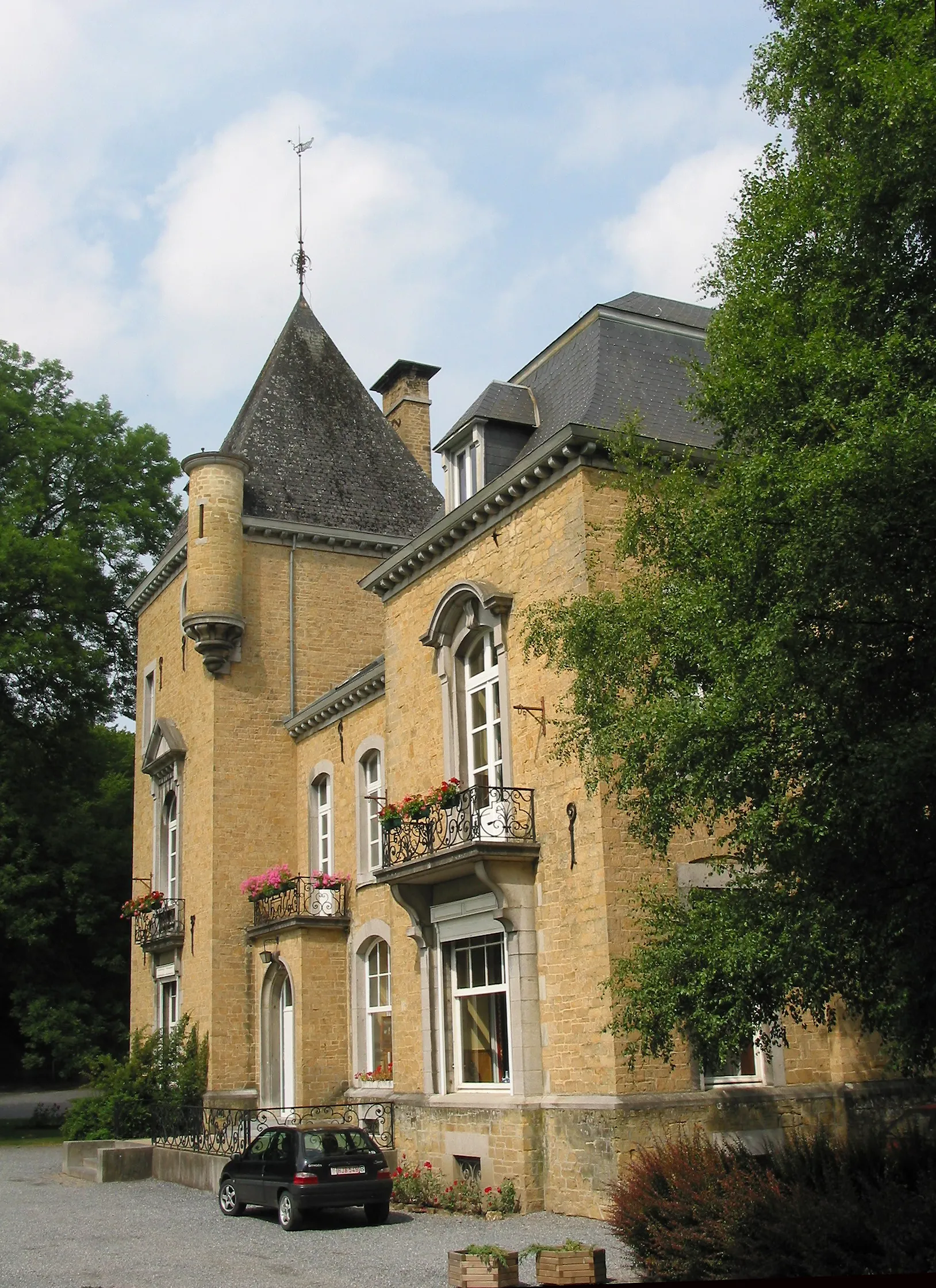 Photo showing: Schaltin (Belgium), the castle (XVI/XIXth centuries).