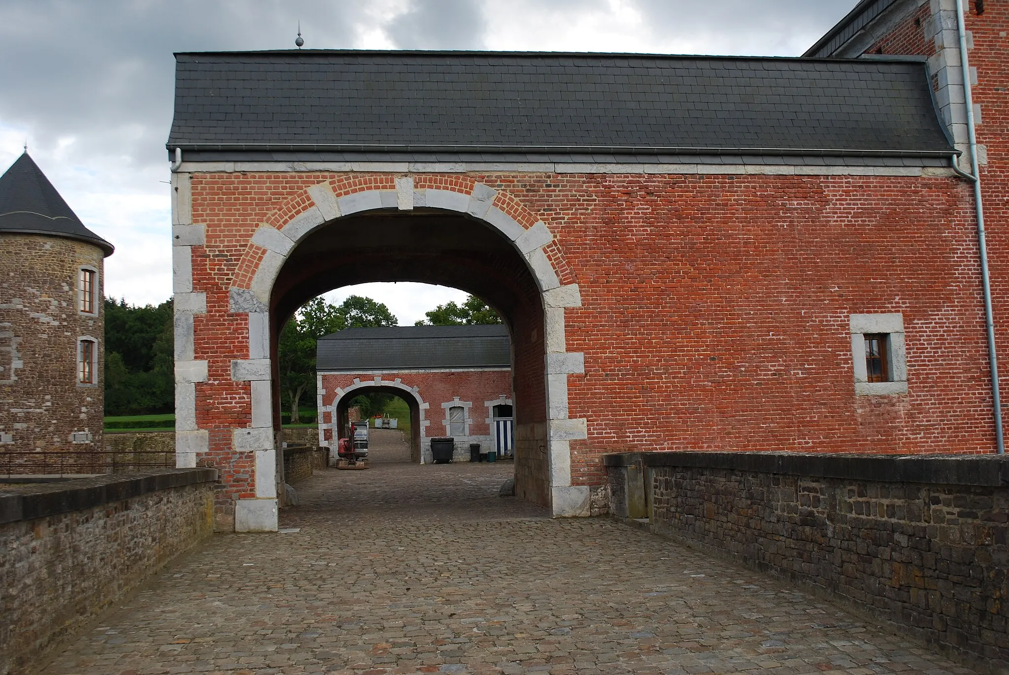 Photo showing: Vue du château de Neuville en Condroz.