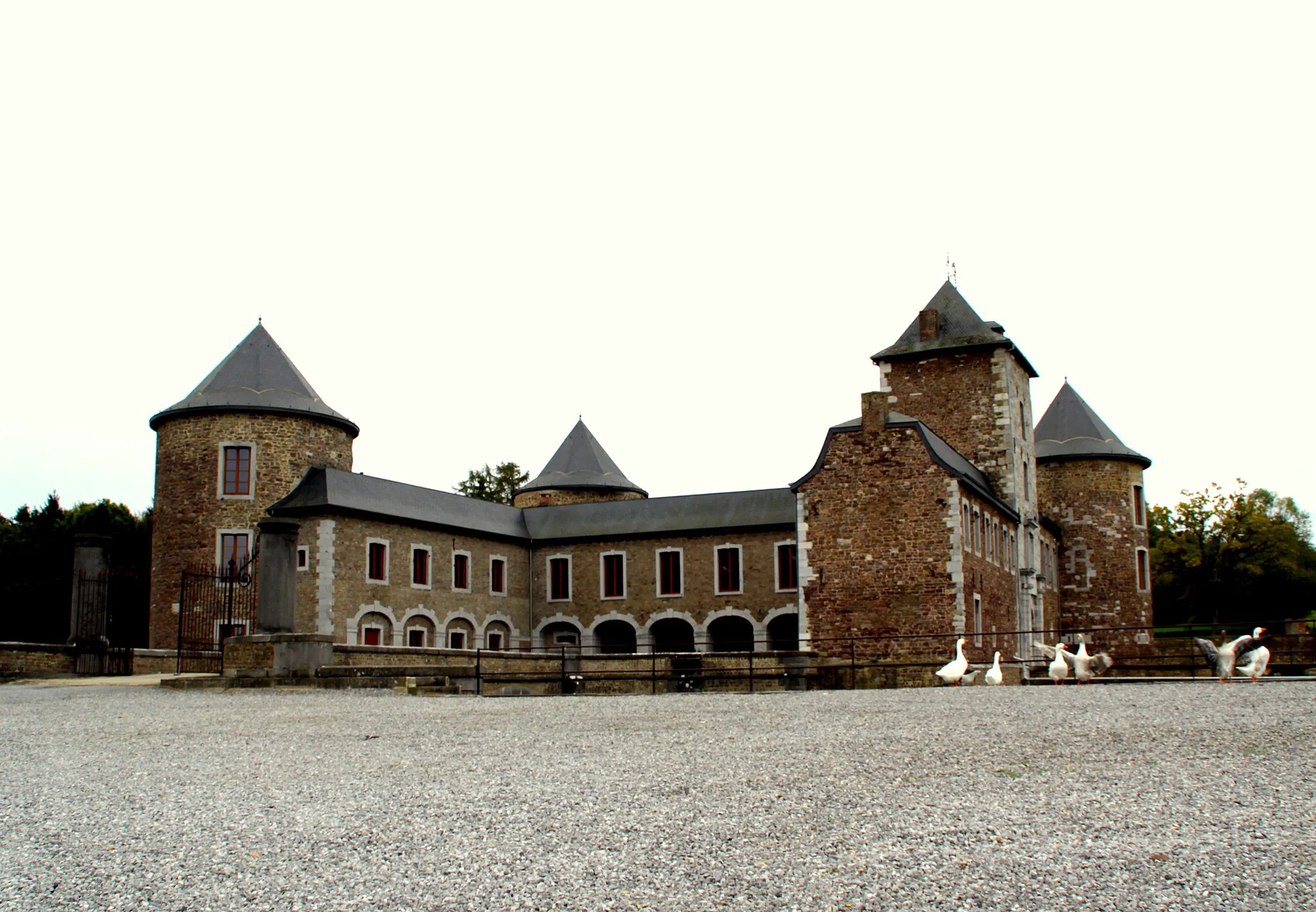 Photo showing: D'Schlass vun Neuville-en-Condroz