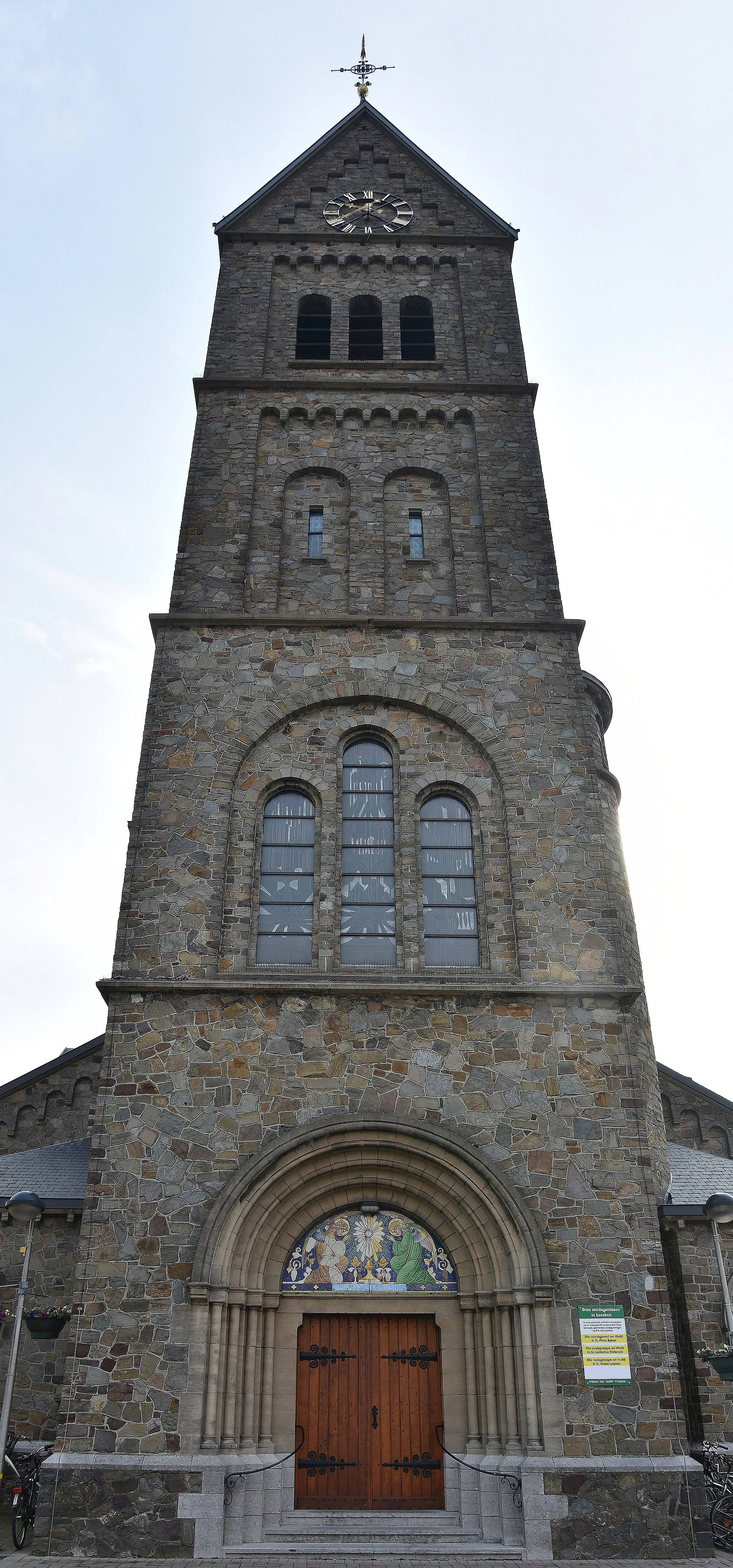 Photo showing: Sint-Lambertuskerk (Veldwezelt) 19-05-2019 9-37-28