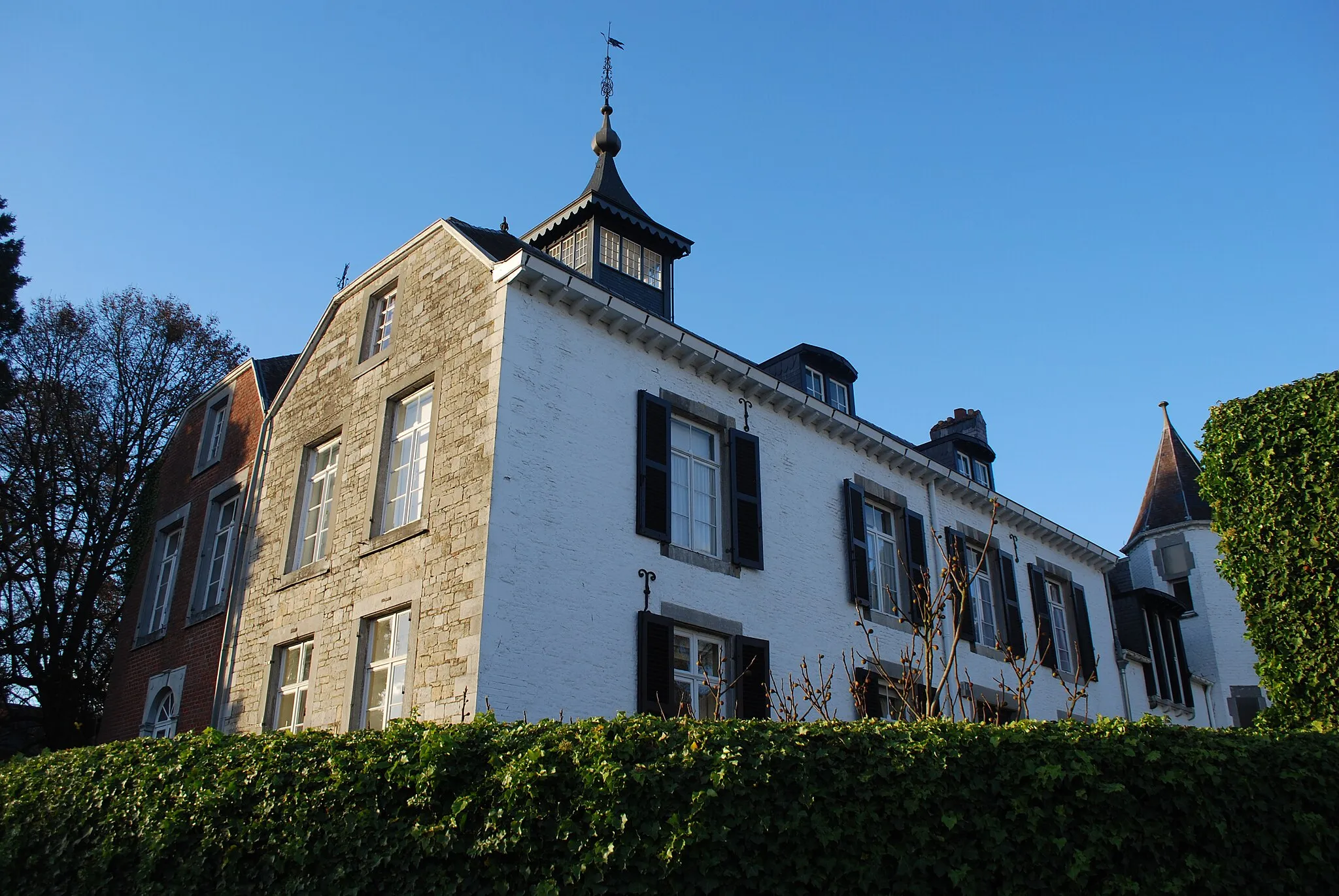 Photo showing: Château-ferme de Strivay, vue de Strivay, hameau de la commune de Neupré (dans la province de Liège, en Belgique).