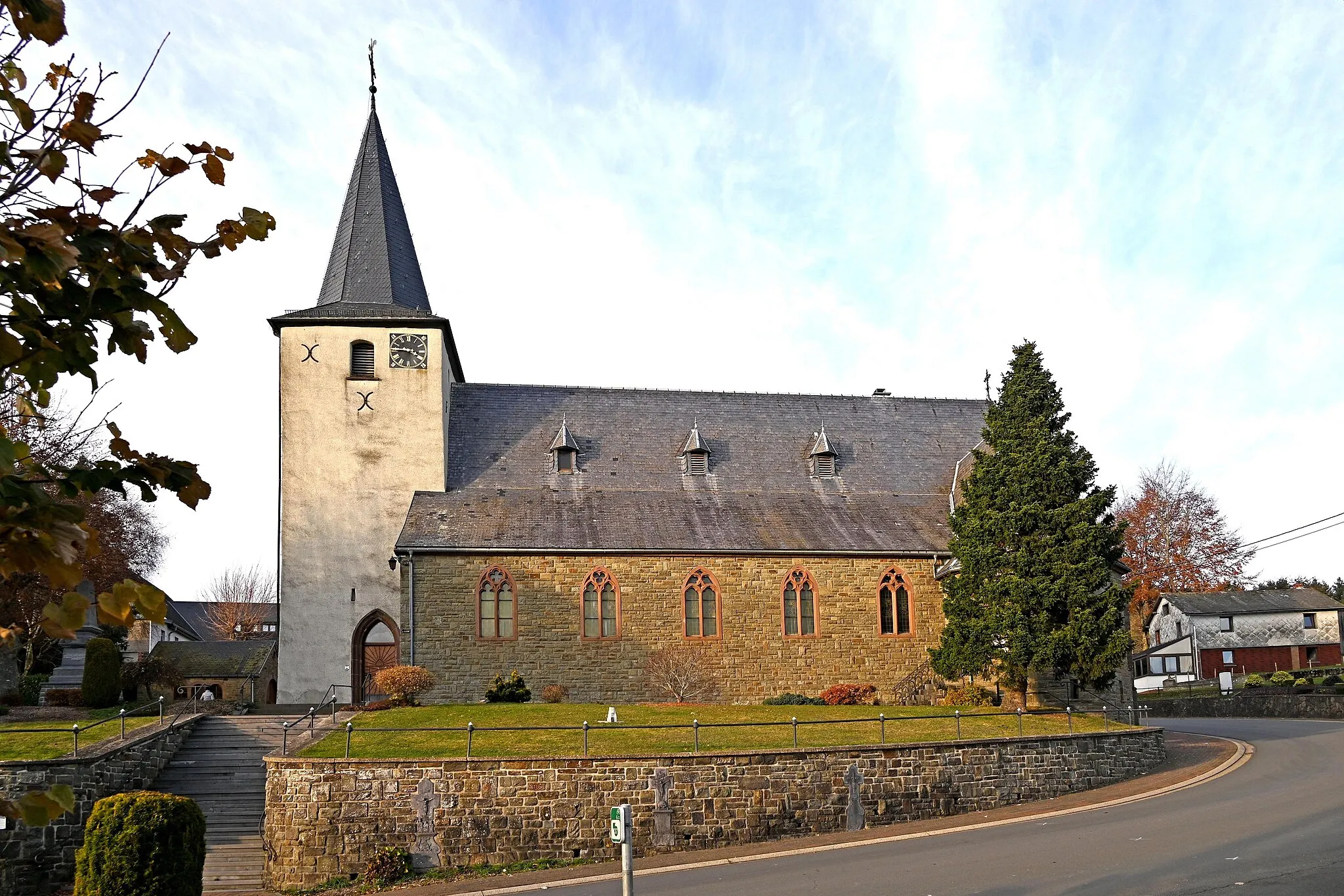 Photo showing: St. Martin (Meyerode), Südseite