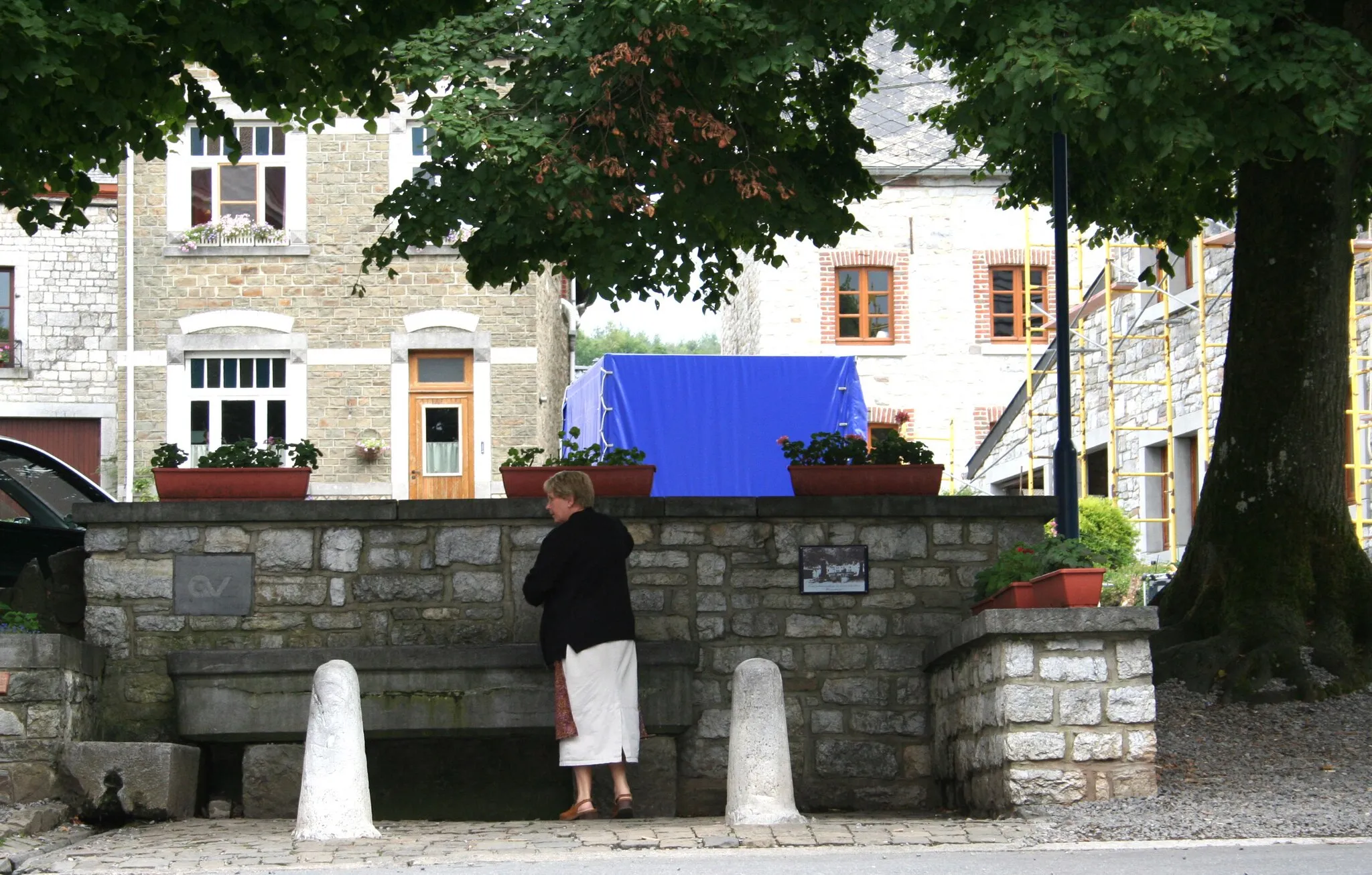 Photo showing: Deigné (Belgium), the fountain of the village.