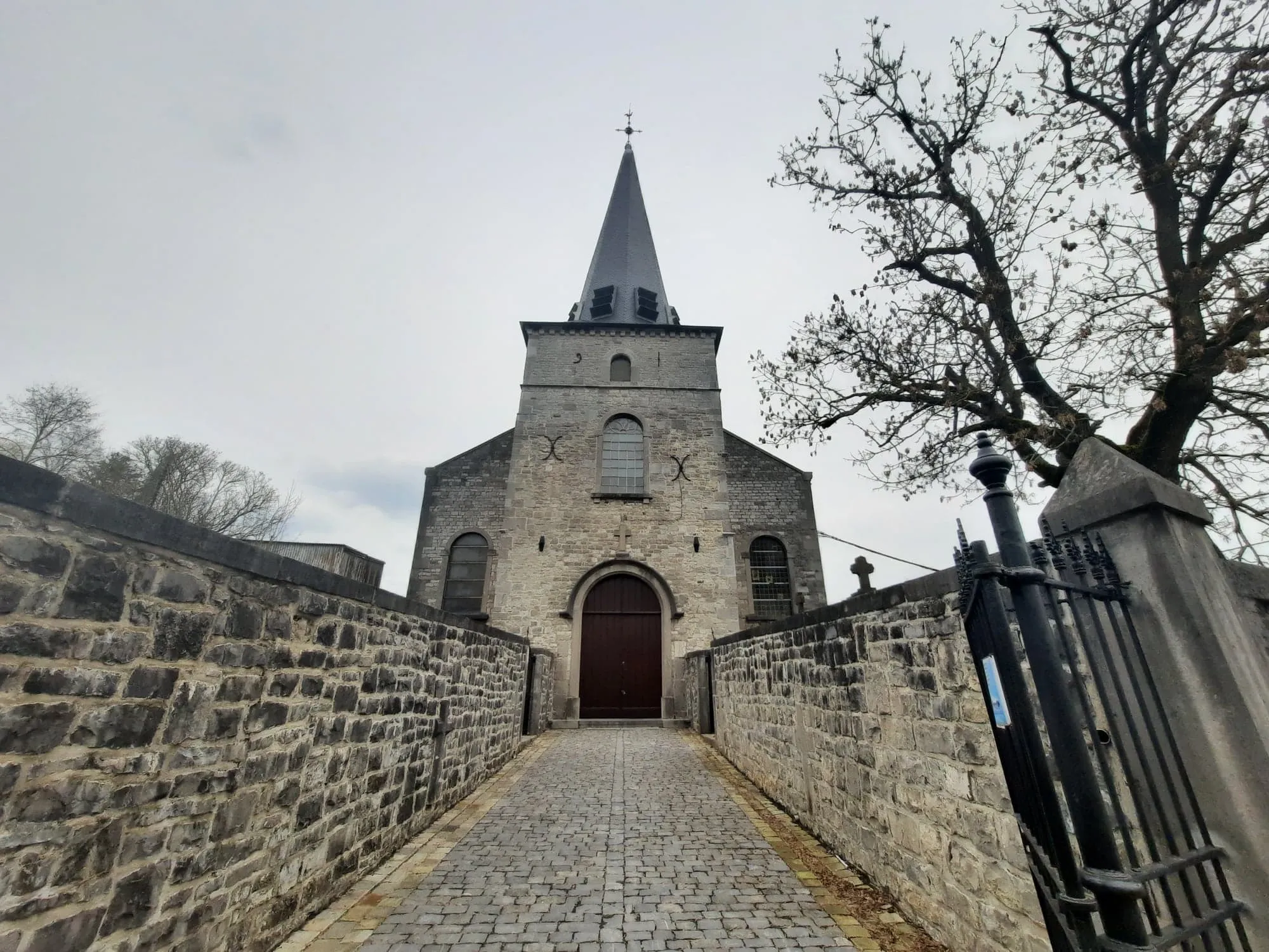 Photo showing: Photo de l'église Notre-Dame de Namêche prise en mars 2021.