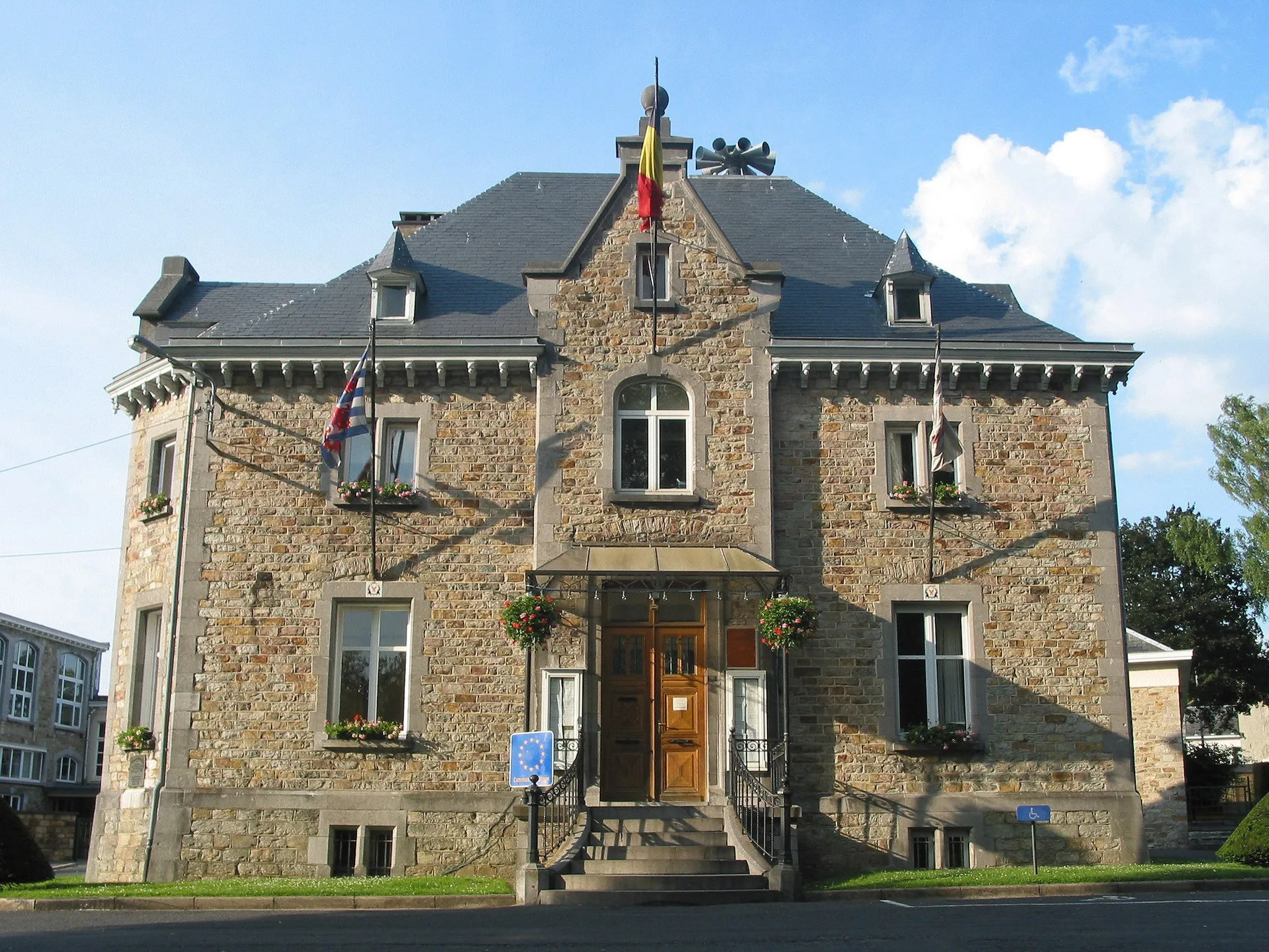 Photo showing: Vielsalm (Belgium), the town hall.