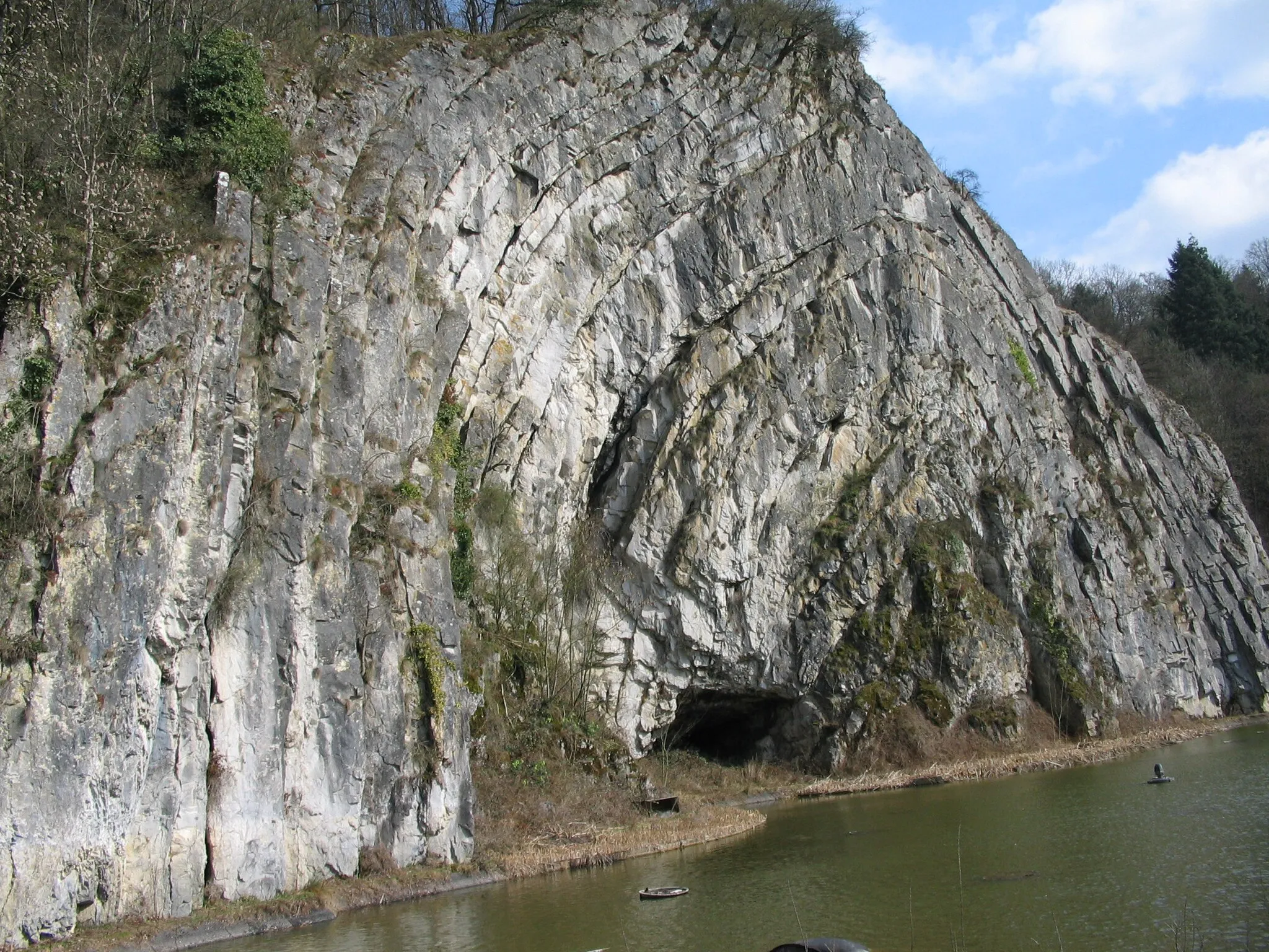 Photo showing: Falaise bordant le village