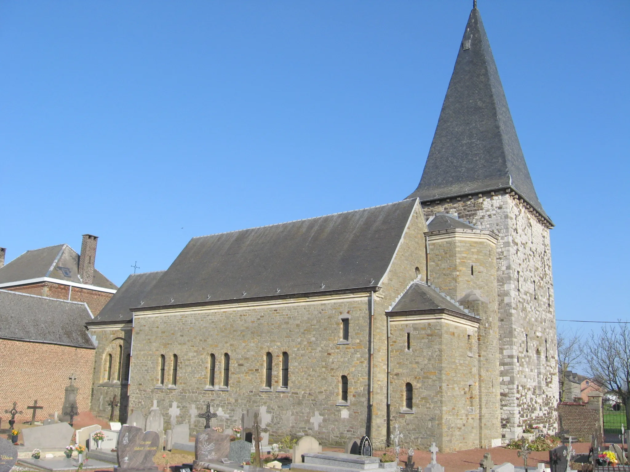 Photo showing: Church of Saint John the Baptiser in Roloux, Fexhe-le-Haut-Clocher, Liège, Belgium