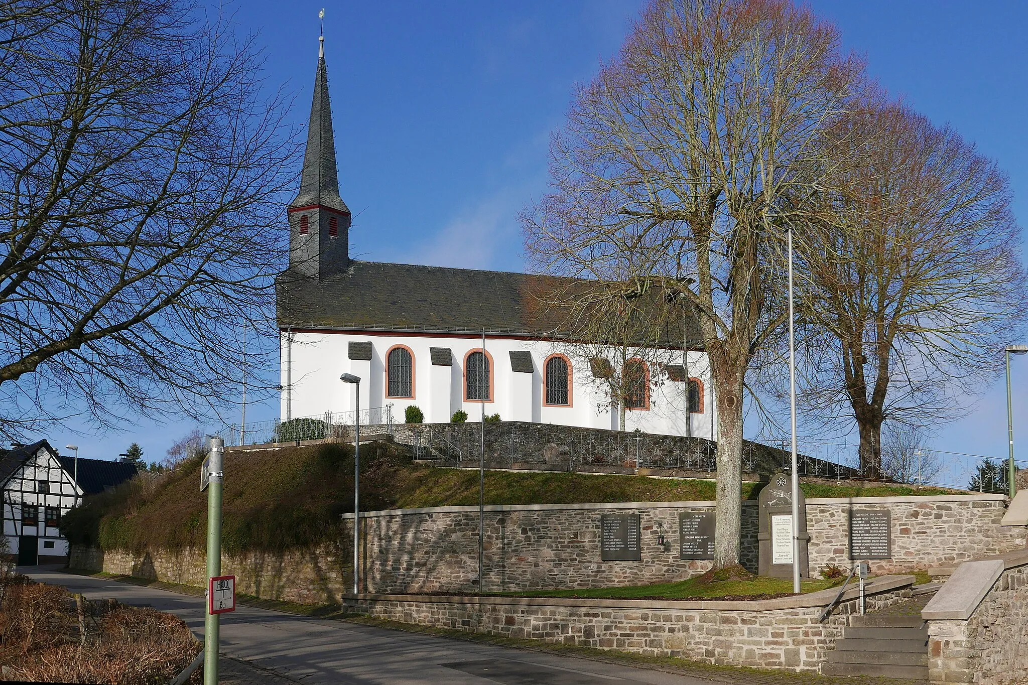 Photo showing: Mülheim, Ortsgasse 2; kath. Pfarrkirche 1, von S