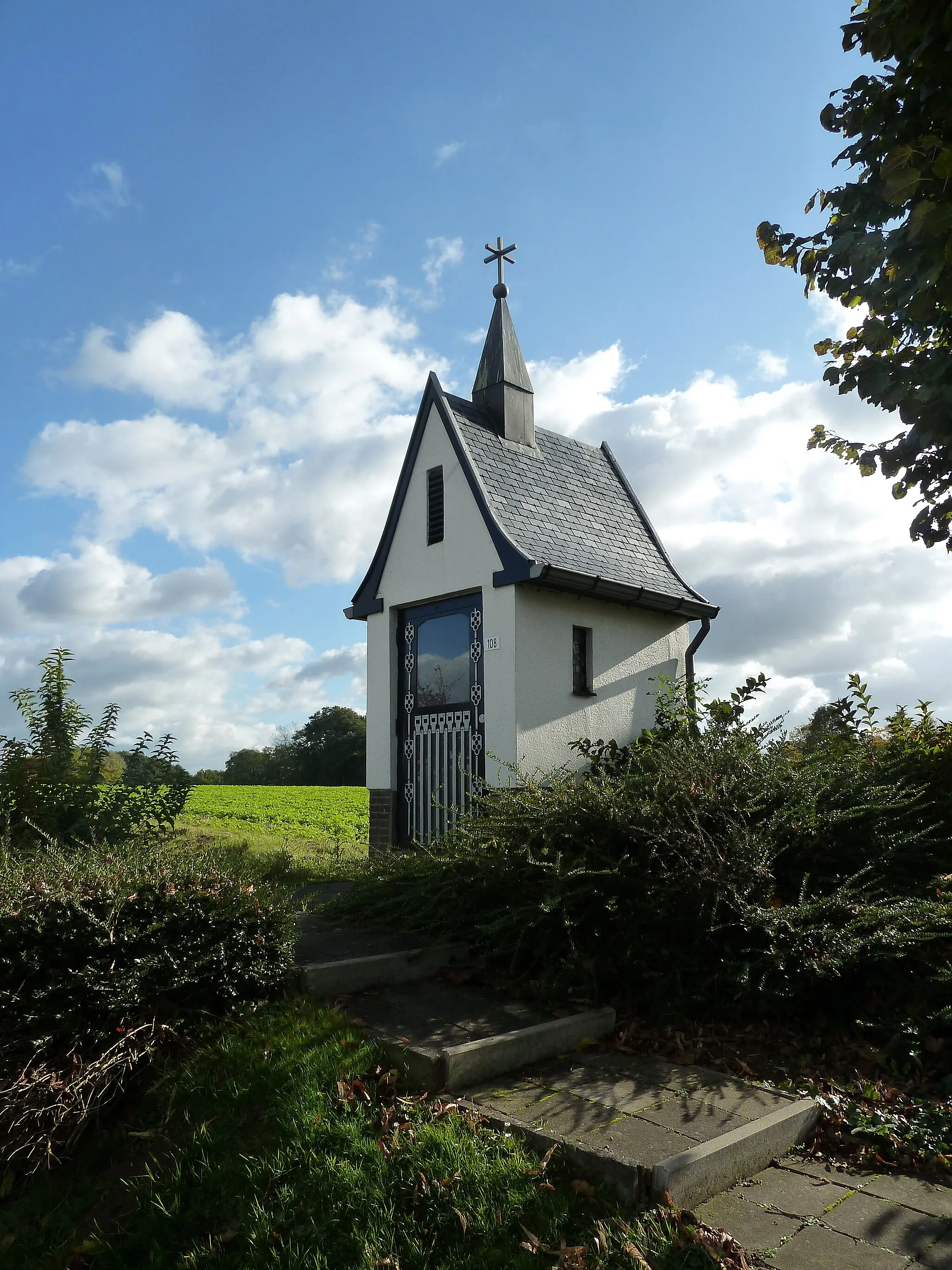 Photo showing: Chapel at crossing Rijksweg-Blankenberg, Cadier en Keer, Limburg, the Netherlands