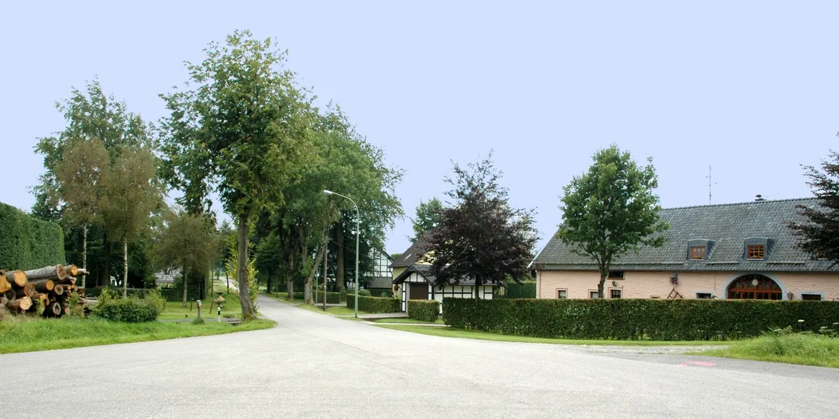 Photo showing: The German exclave Ruitzhof, part of the town Monschau and only accessable via Belgian territory. Ruitzhof is one of five German exclaves in Belgium that were created in 1920 by Treaty of Versailles.