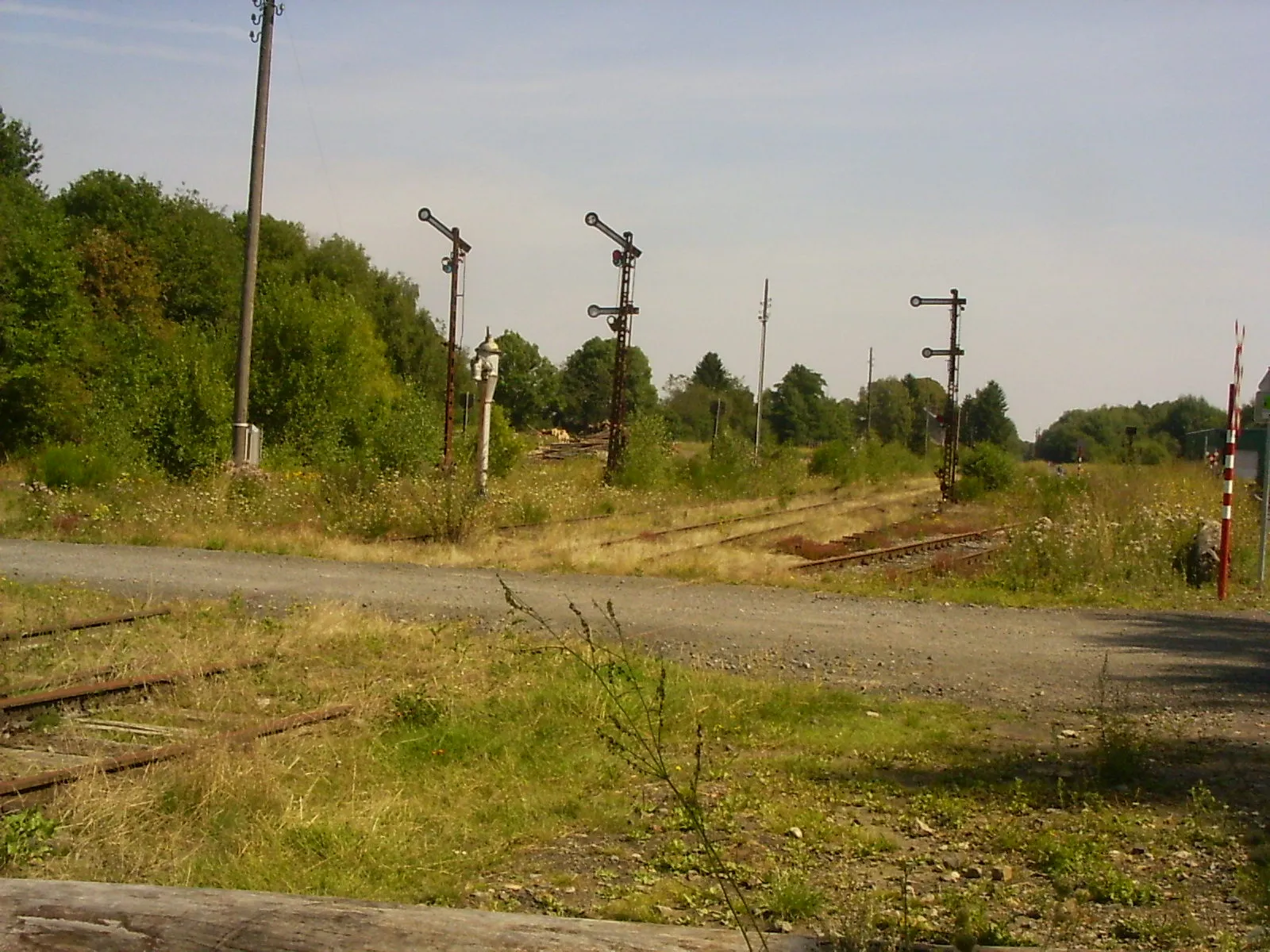 Photo showing: Signals at Raeren train station